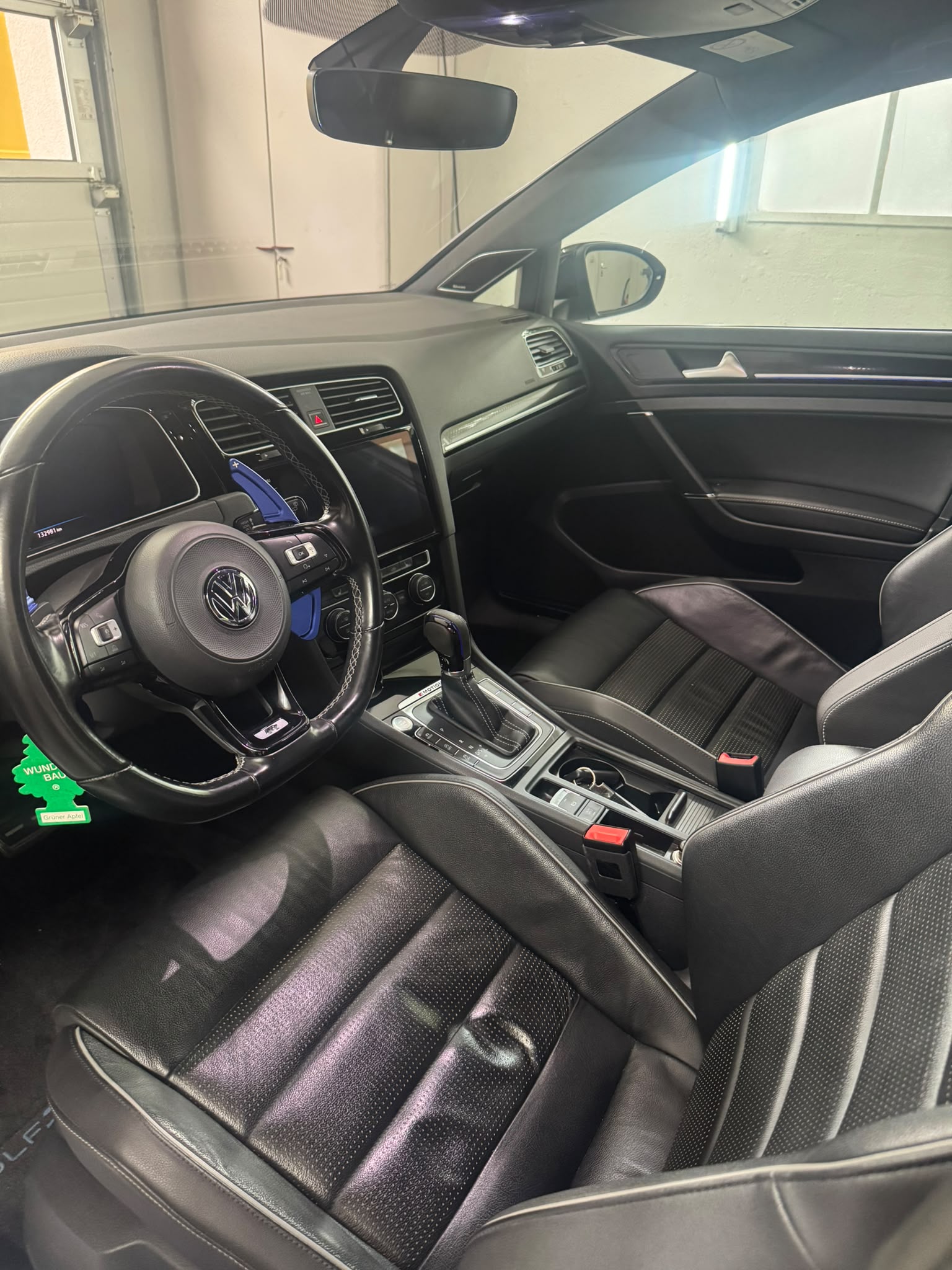 VW Golf 2.0 TSI R 4Motion DSG-image-7