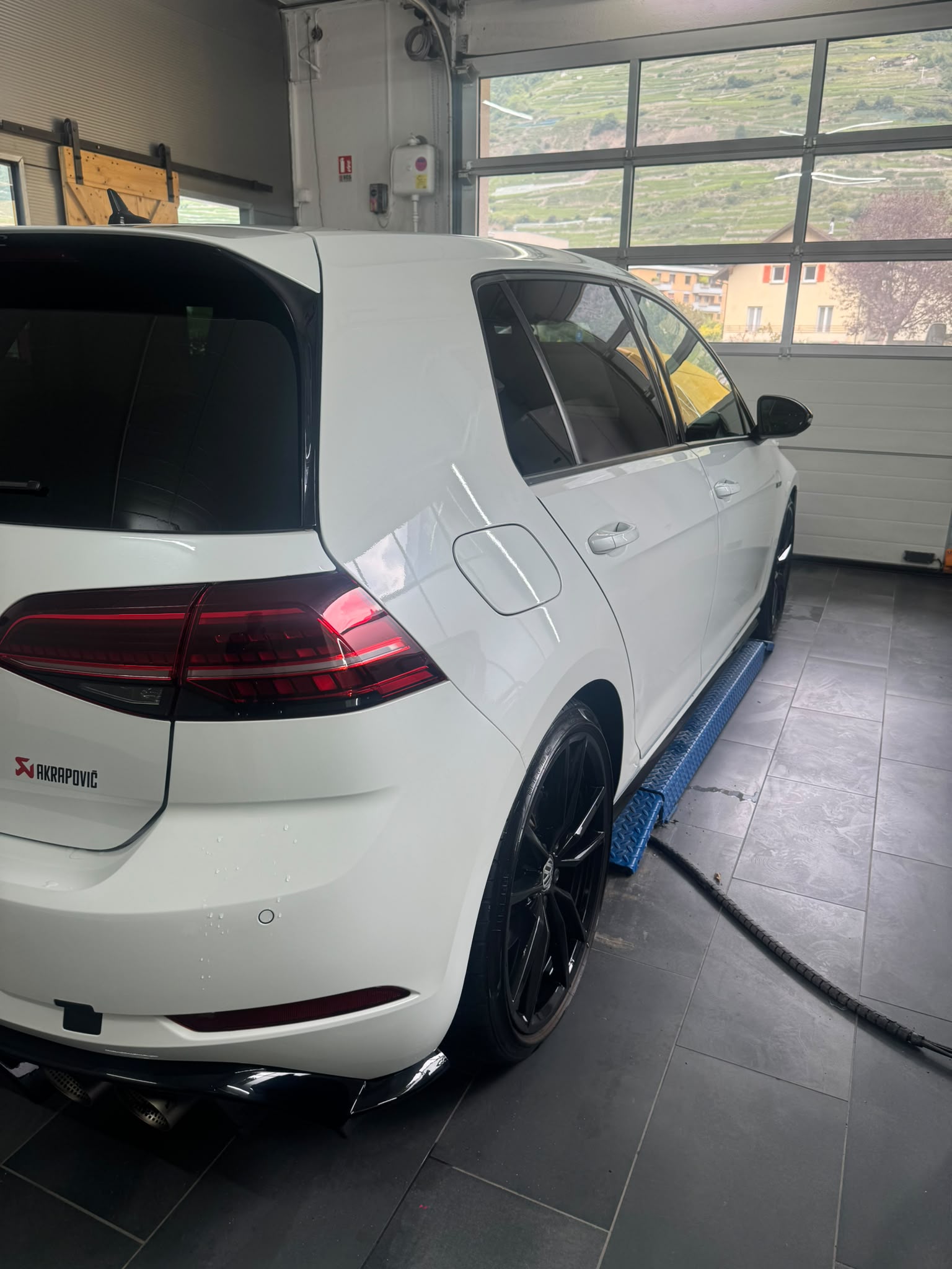 VW Golf 2.0 TSI R 4Motion DSG-image-3