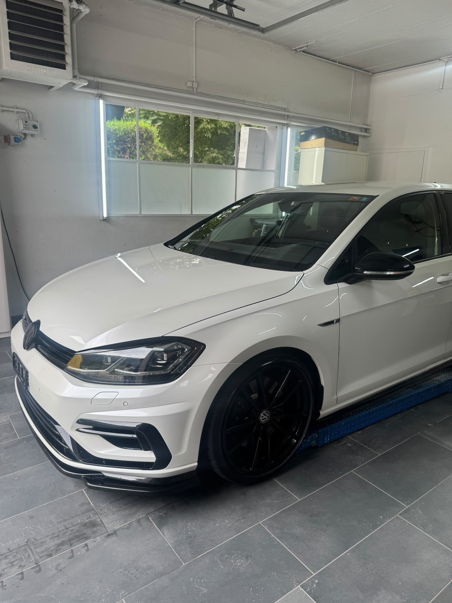 VW Golf 2.0 TSI R 4Motion DSG-image-1