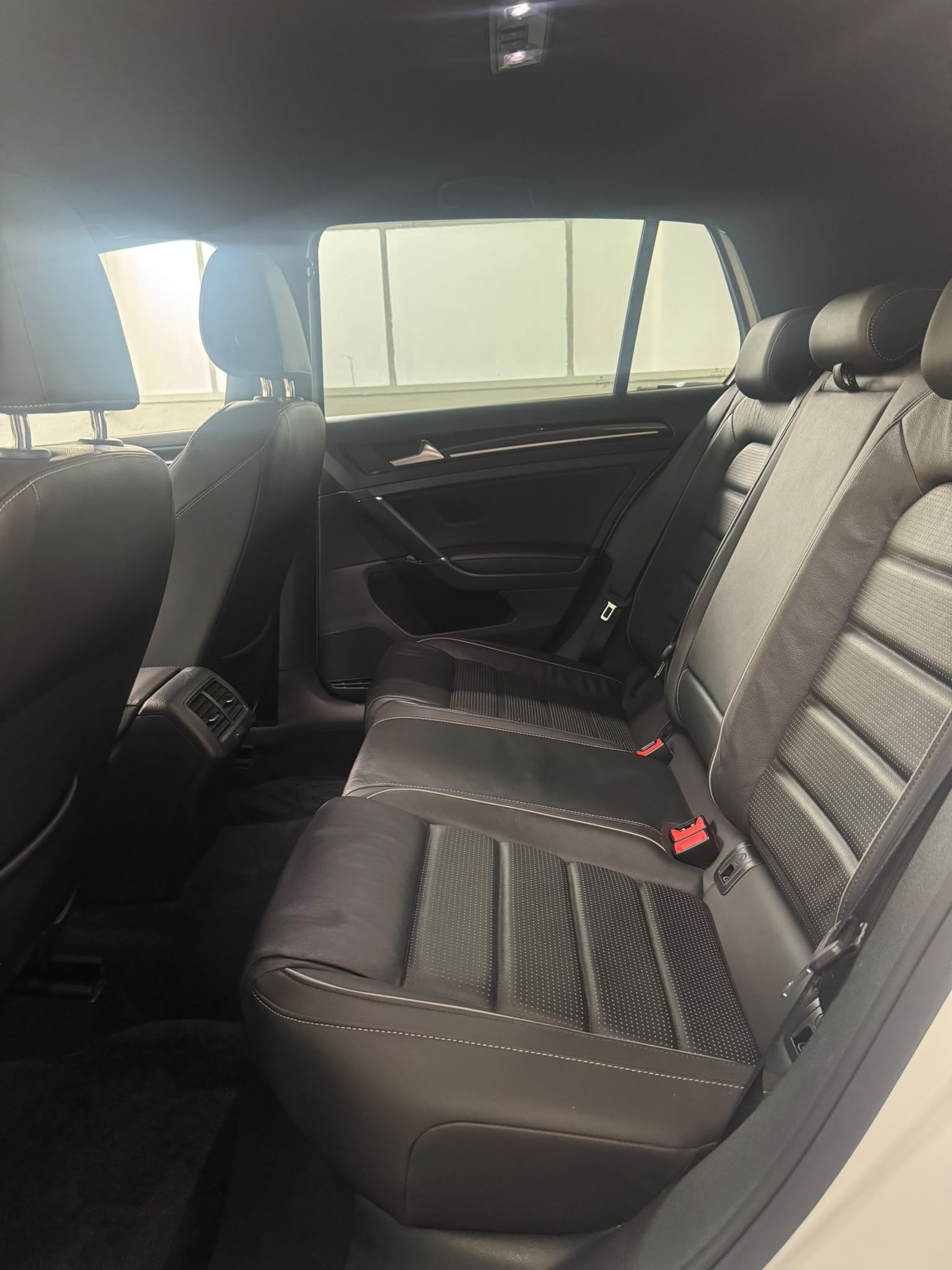 VW Golf 2.0 TSI R 4Motion DSG-image-8