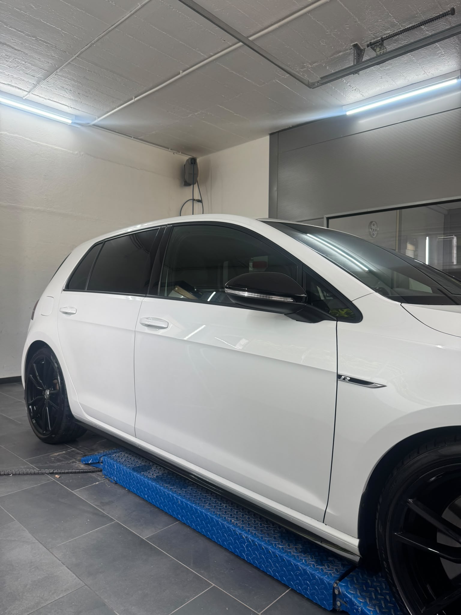 VW Golf 2.0 TSI R 4Motion DSG-image-4