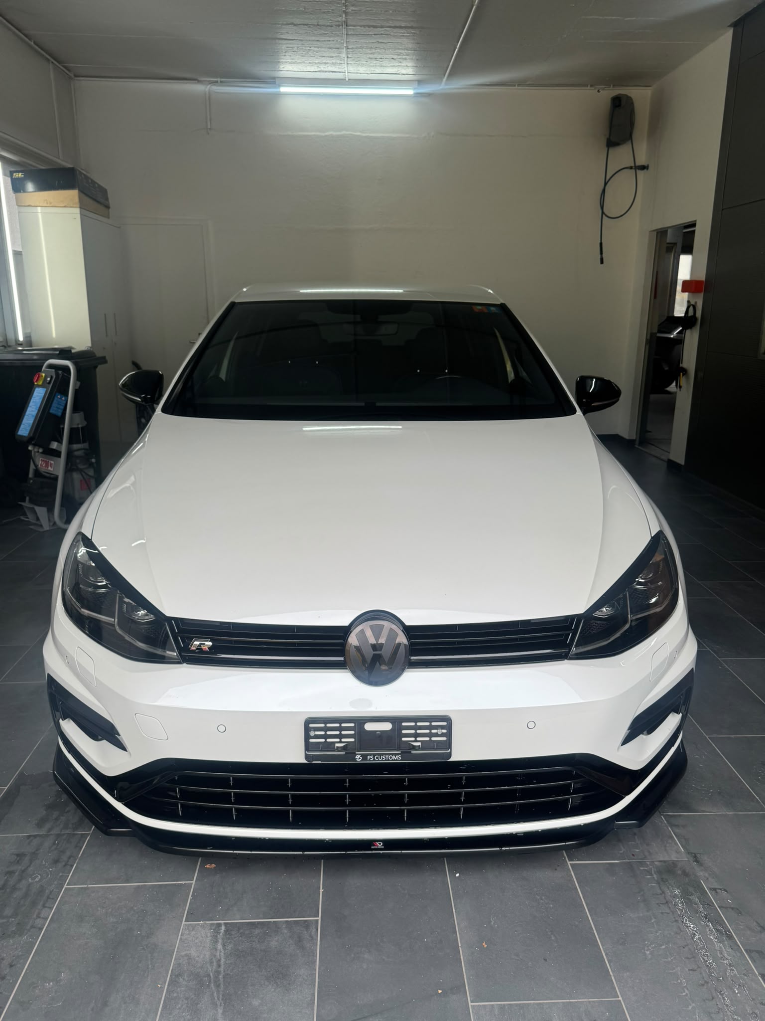 VW Golf 2.0 TSI R 4Motion DSG-image-0