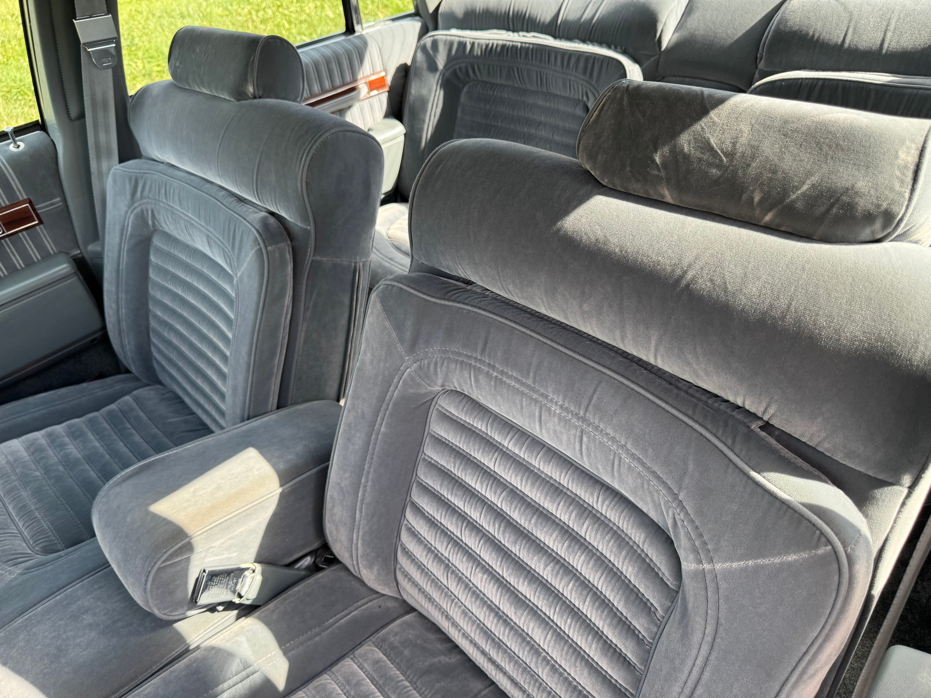 CHEVROLET 5.0 V8 Brougham Sedan-image-9