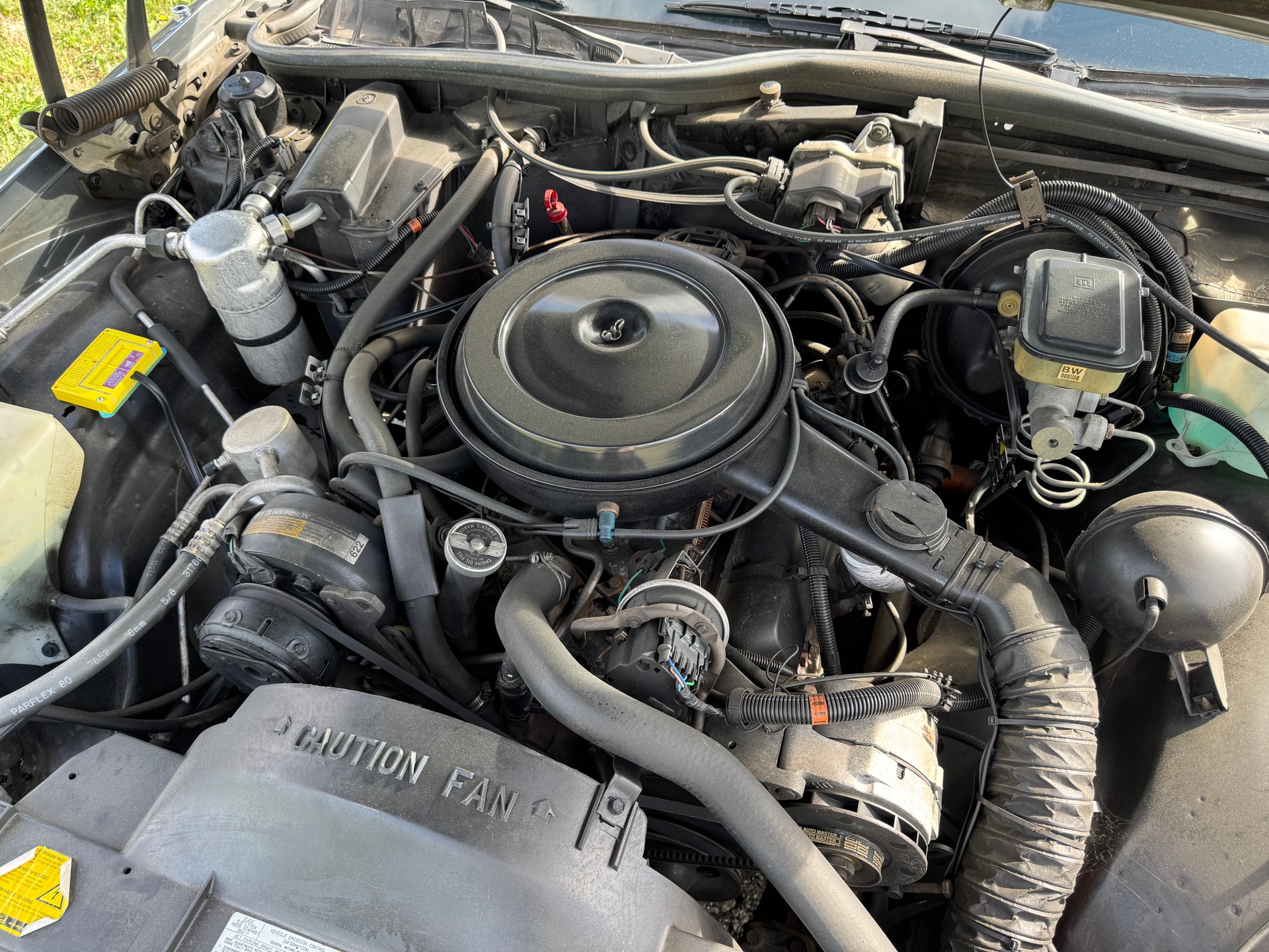 CHEVROLET 5.0 V8 Brougham Sedan-image-4