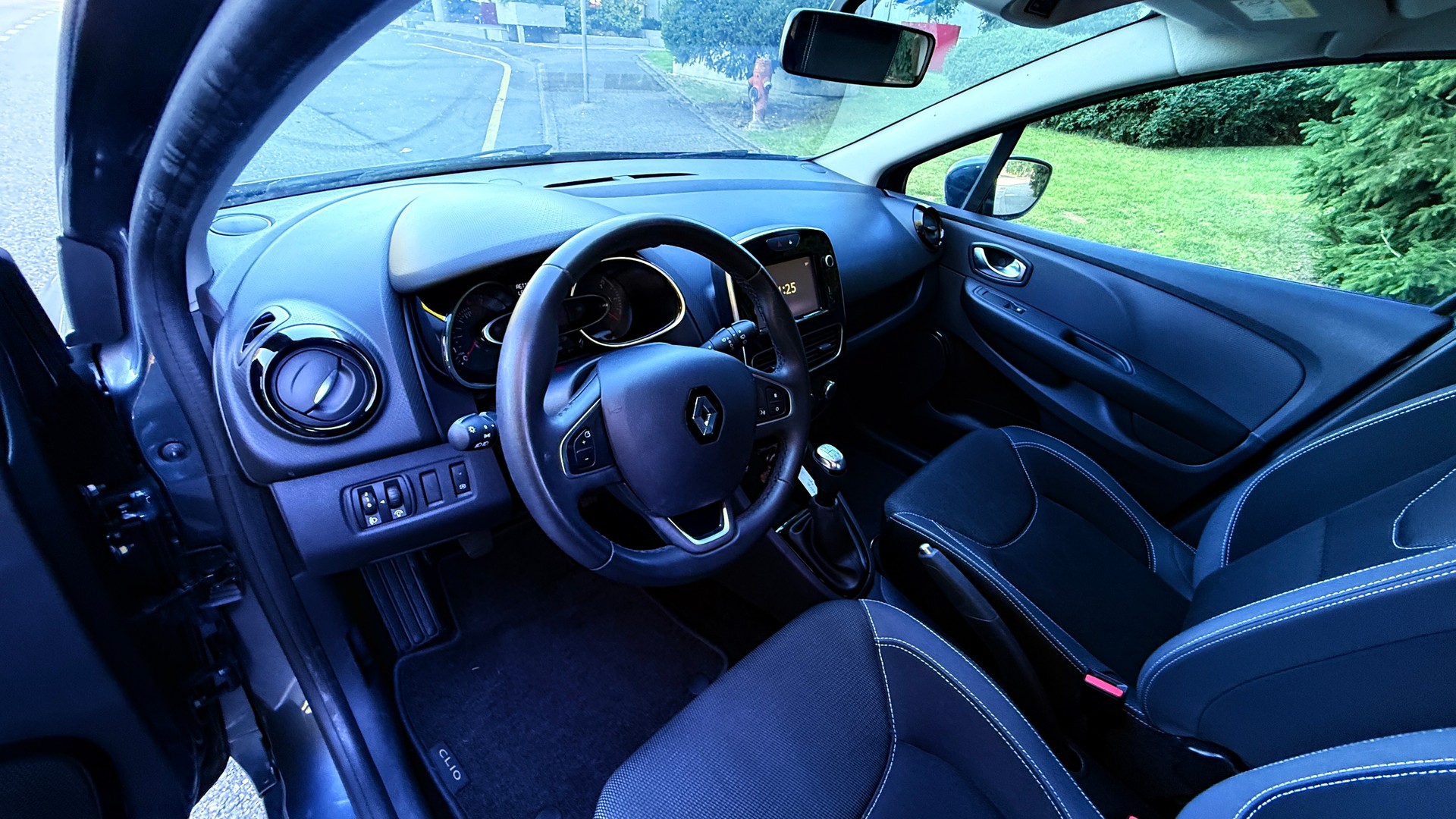 RENAULT Clio 0.9 12V Zen-image-10