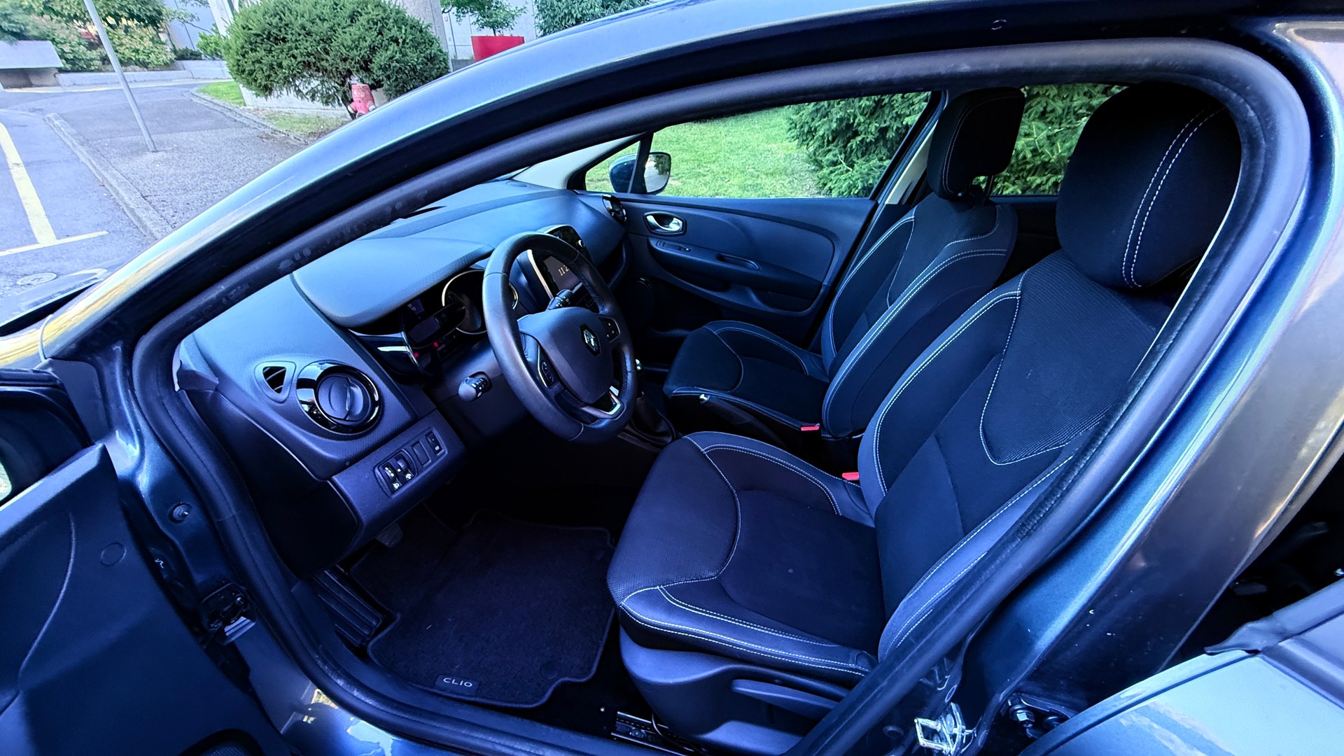 RENAULT Clio 0.9 12V Zen-image-9