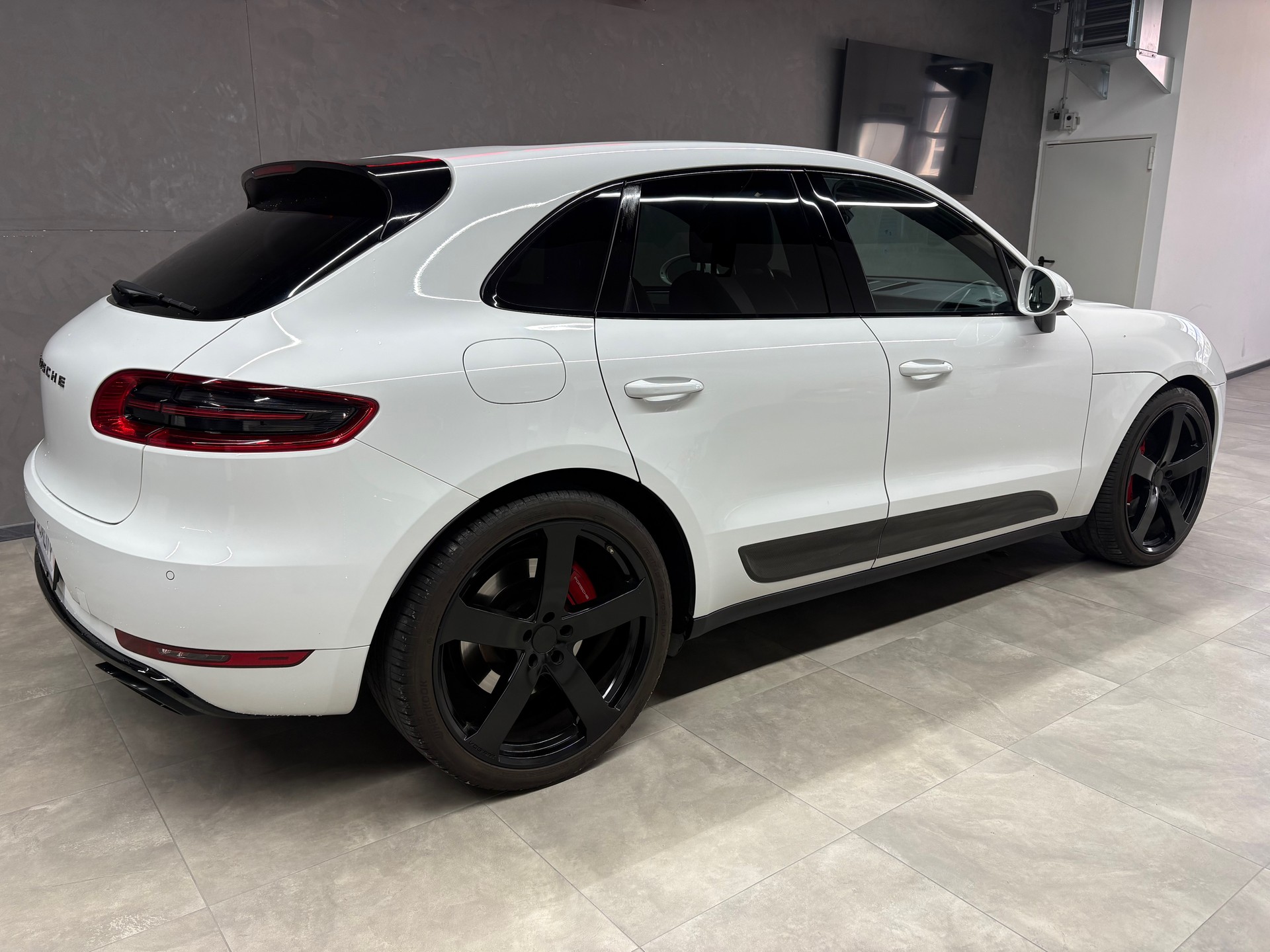 PORSCHE Macan Turbo PDK-image-2