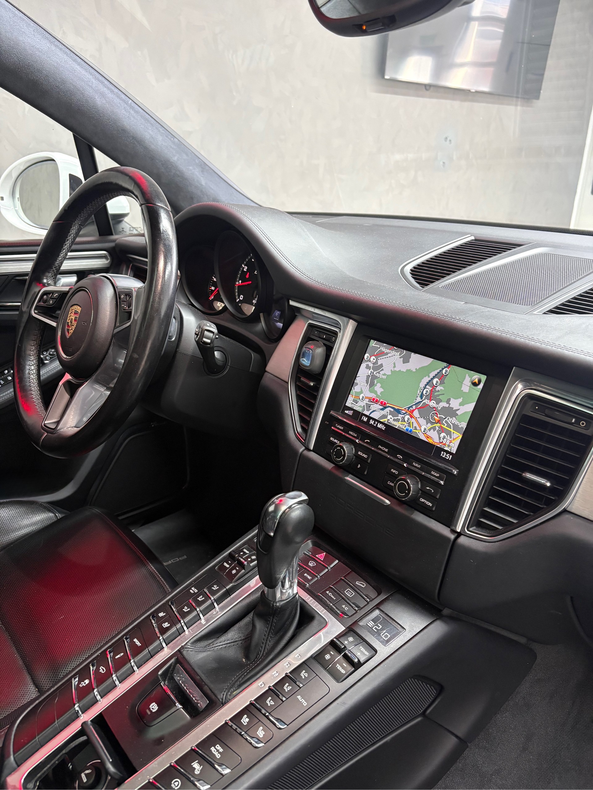 PORSCHE Macan Turbo PDK-image-9