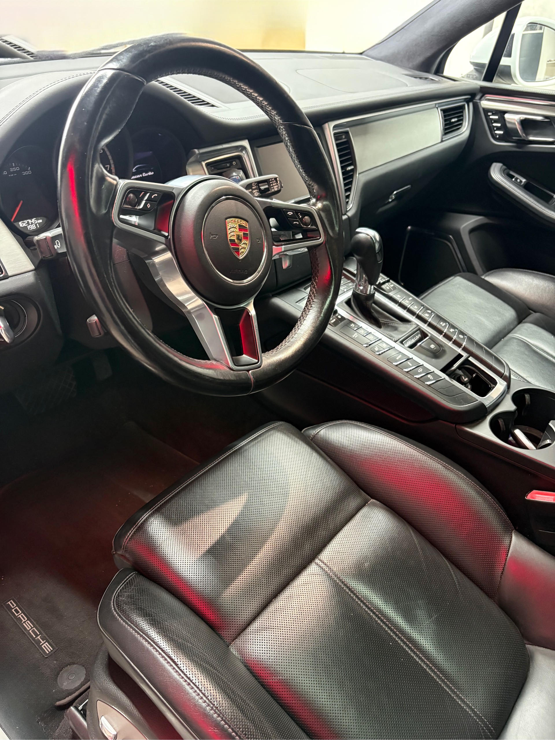 PORSCHE Macan Turbo PDK-image-8