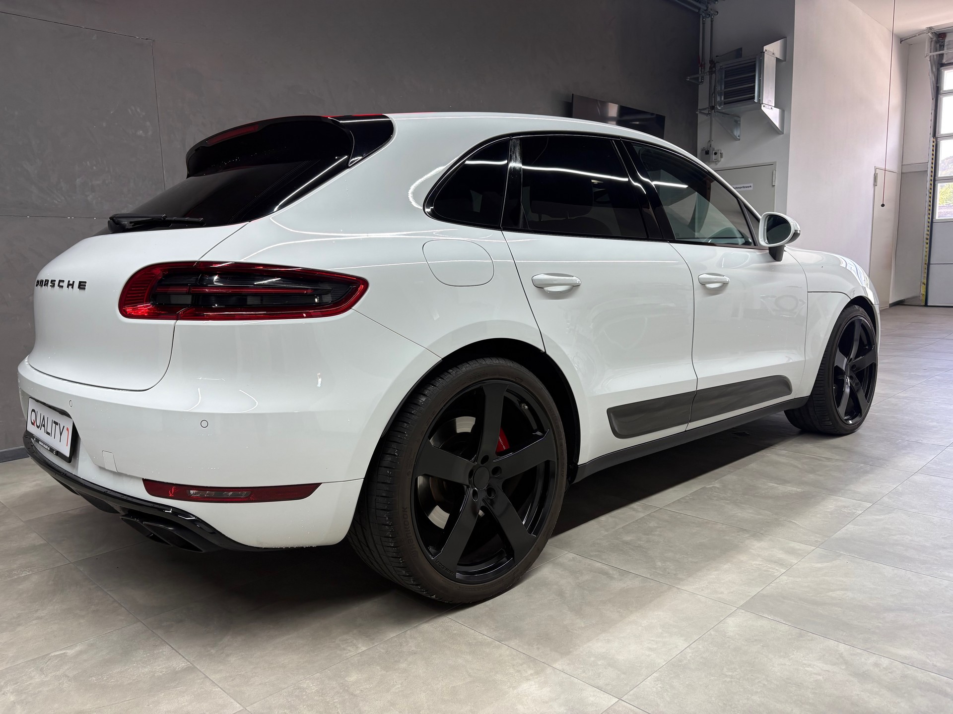 PORSCHE Macan Turbo PDK-image-1