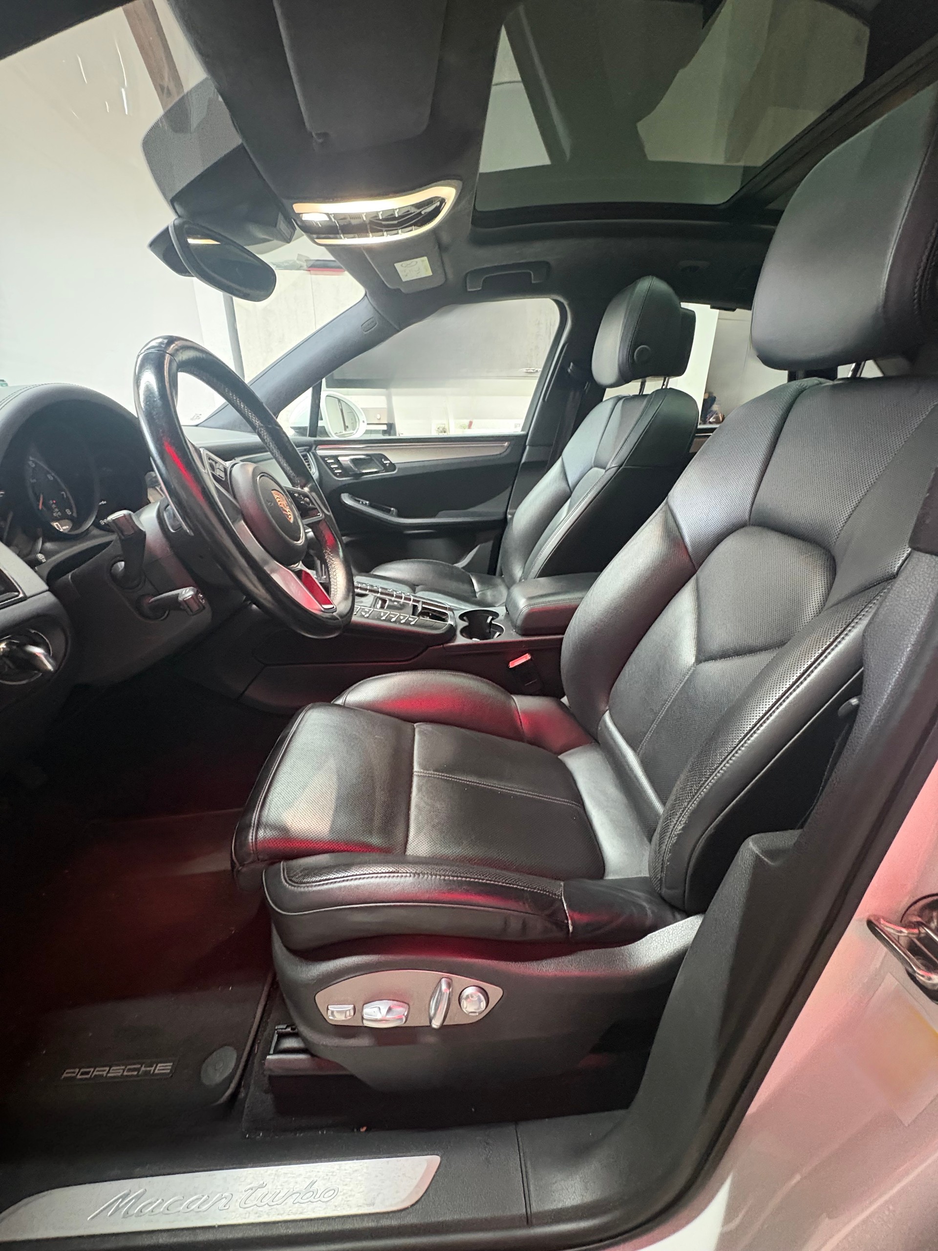PORSCHE Macan Turbo PDK-image-7