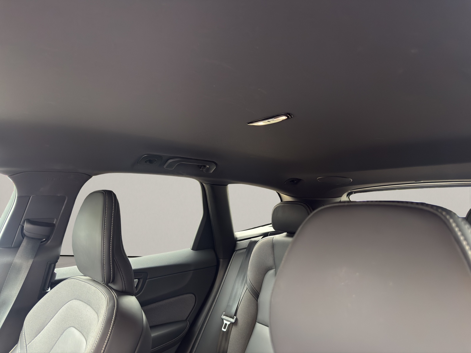 VOLVO XC60 2.0 B4 MH Plus Dark AWD-image-10