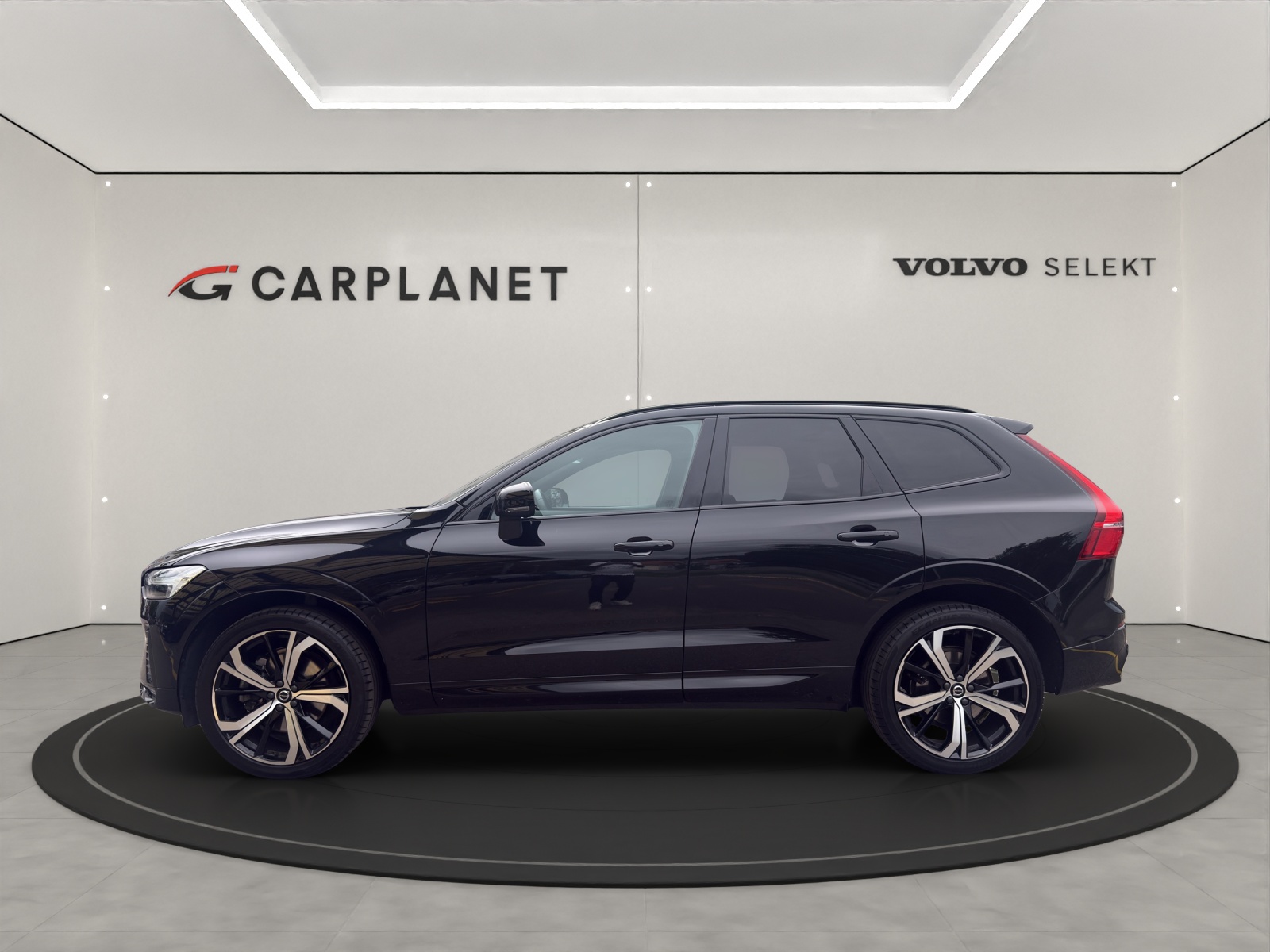 VOLVO XC60 2.0 B4 MH Plus Dark AWD-image-2