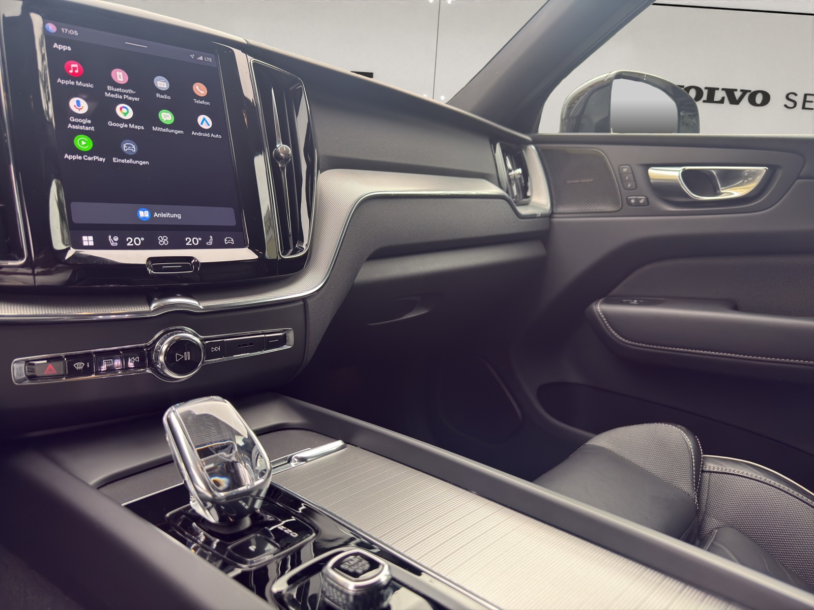 VOLVO XC60 2.0 B4 MH Plus Dark AWD-image-14