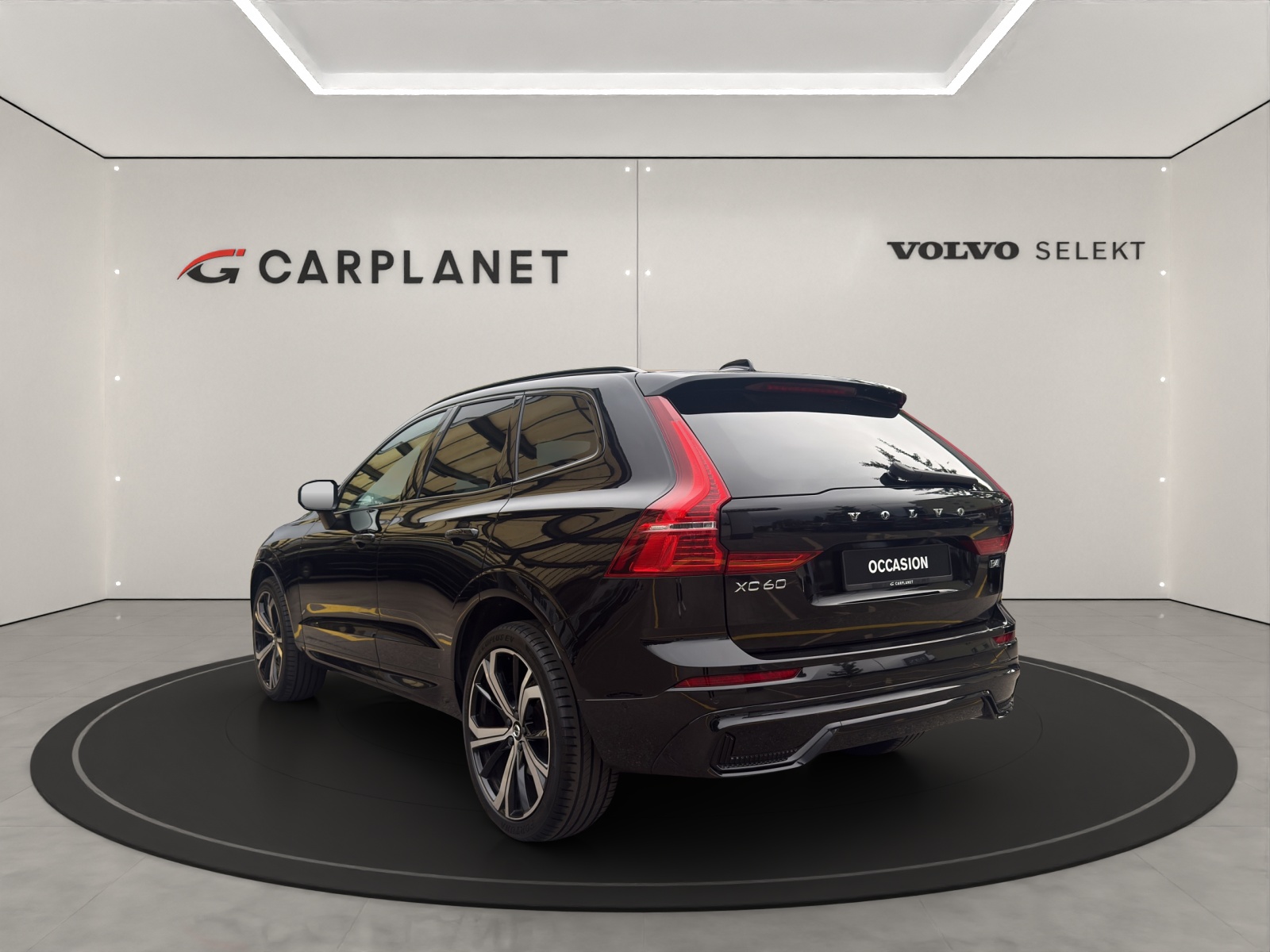 VOLVO XC60 2.0 B4 MH Plus Dark AWD-image-3