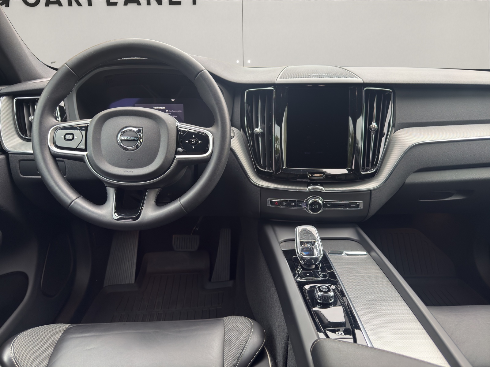 VOLVO XC60 2.0 B4 MH Plus Dark AWD-image-12