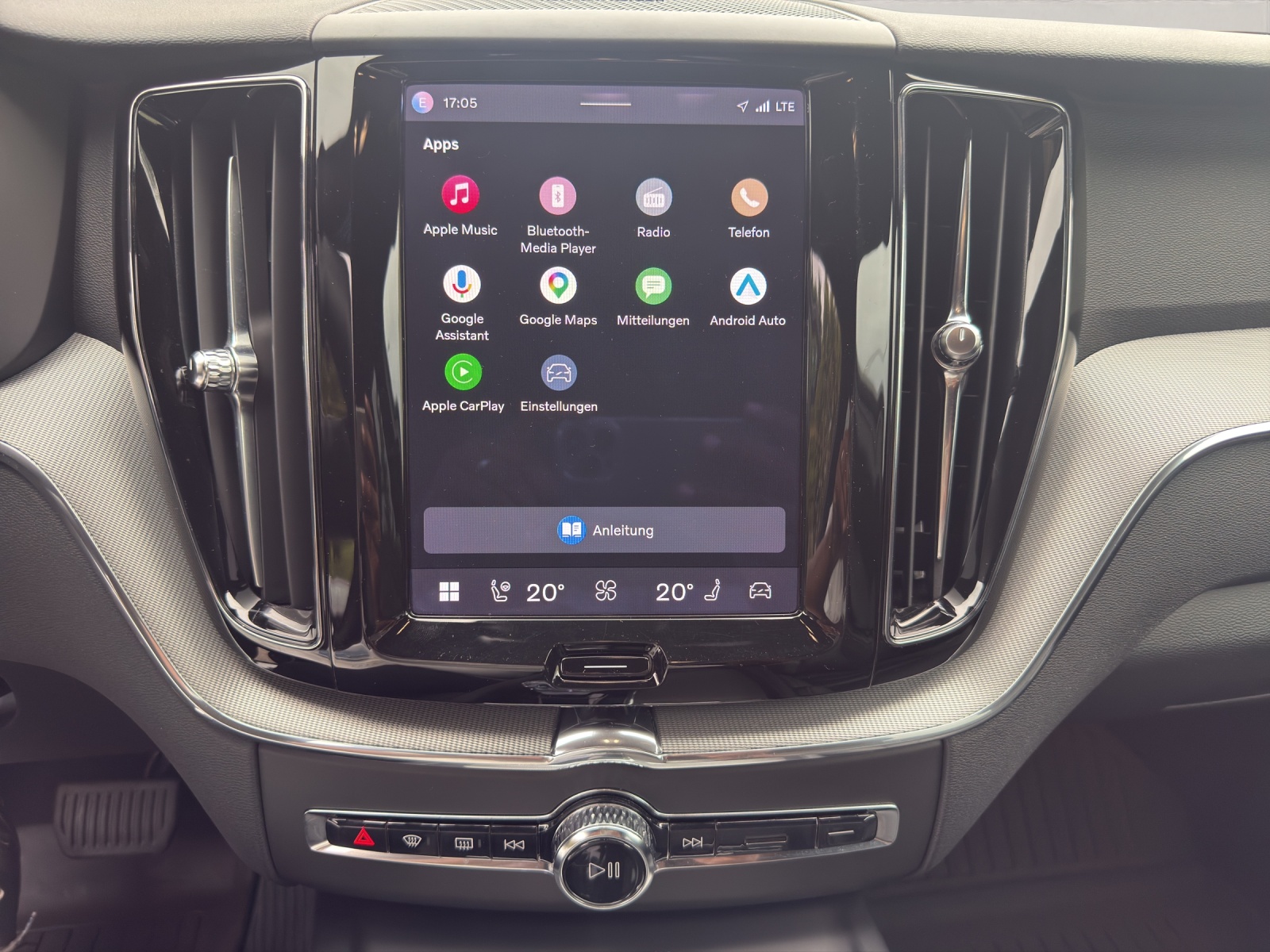 VOLVO XC60 2.0 B4 MH Plus Dark AWD-image-15