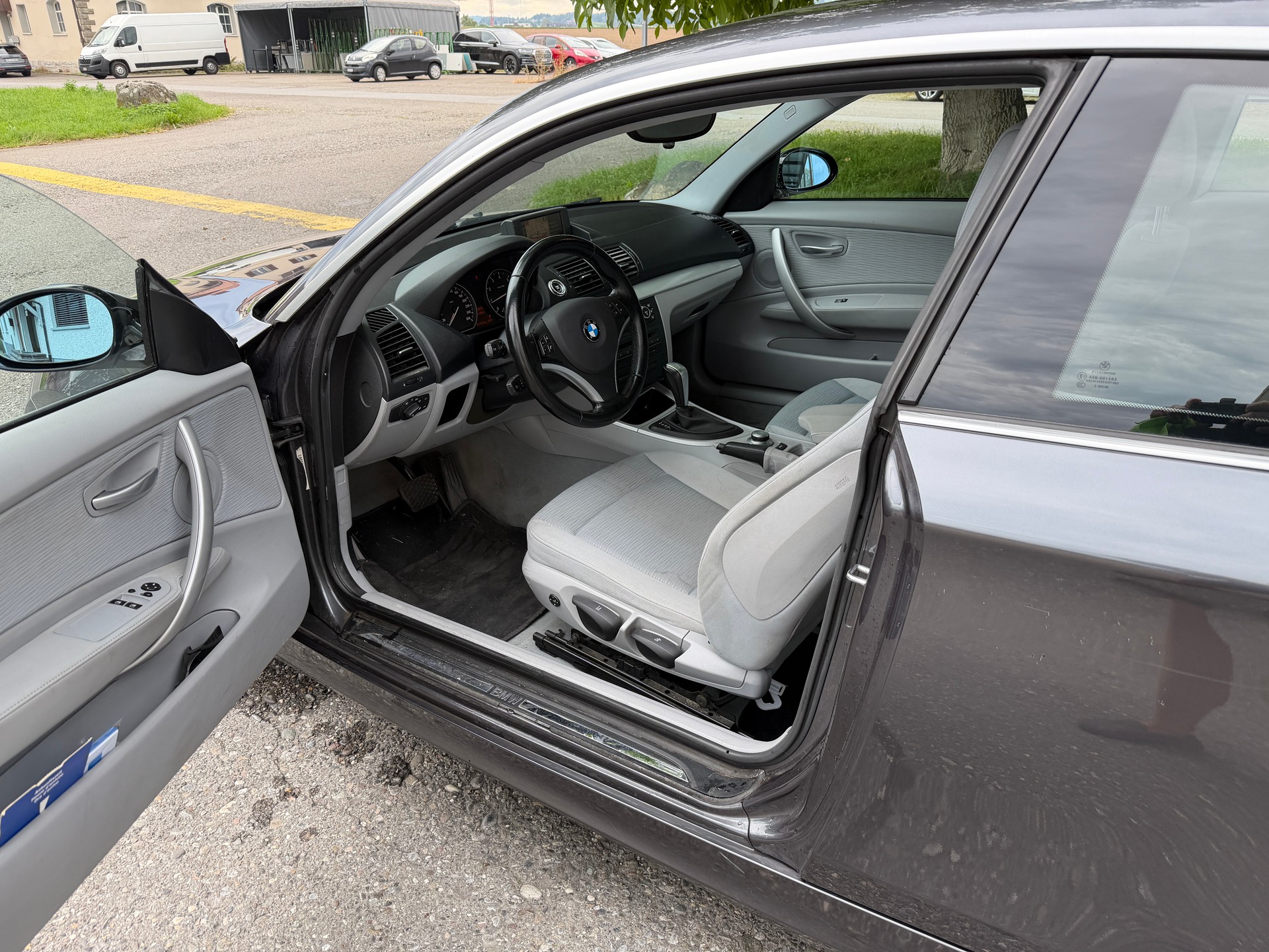 BMW 120i-image-4
