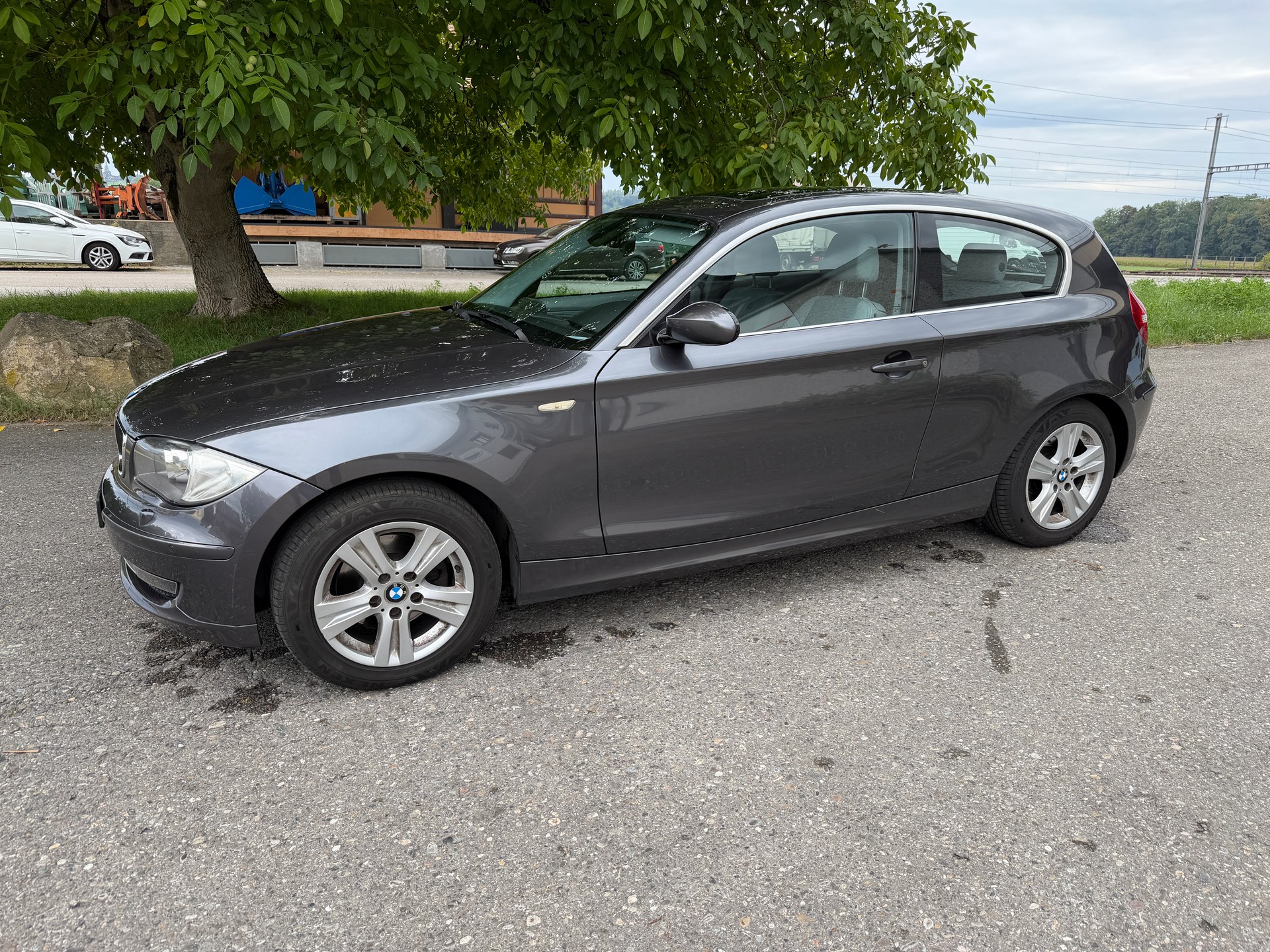 BMW 120i-image-1