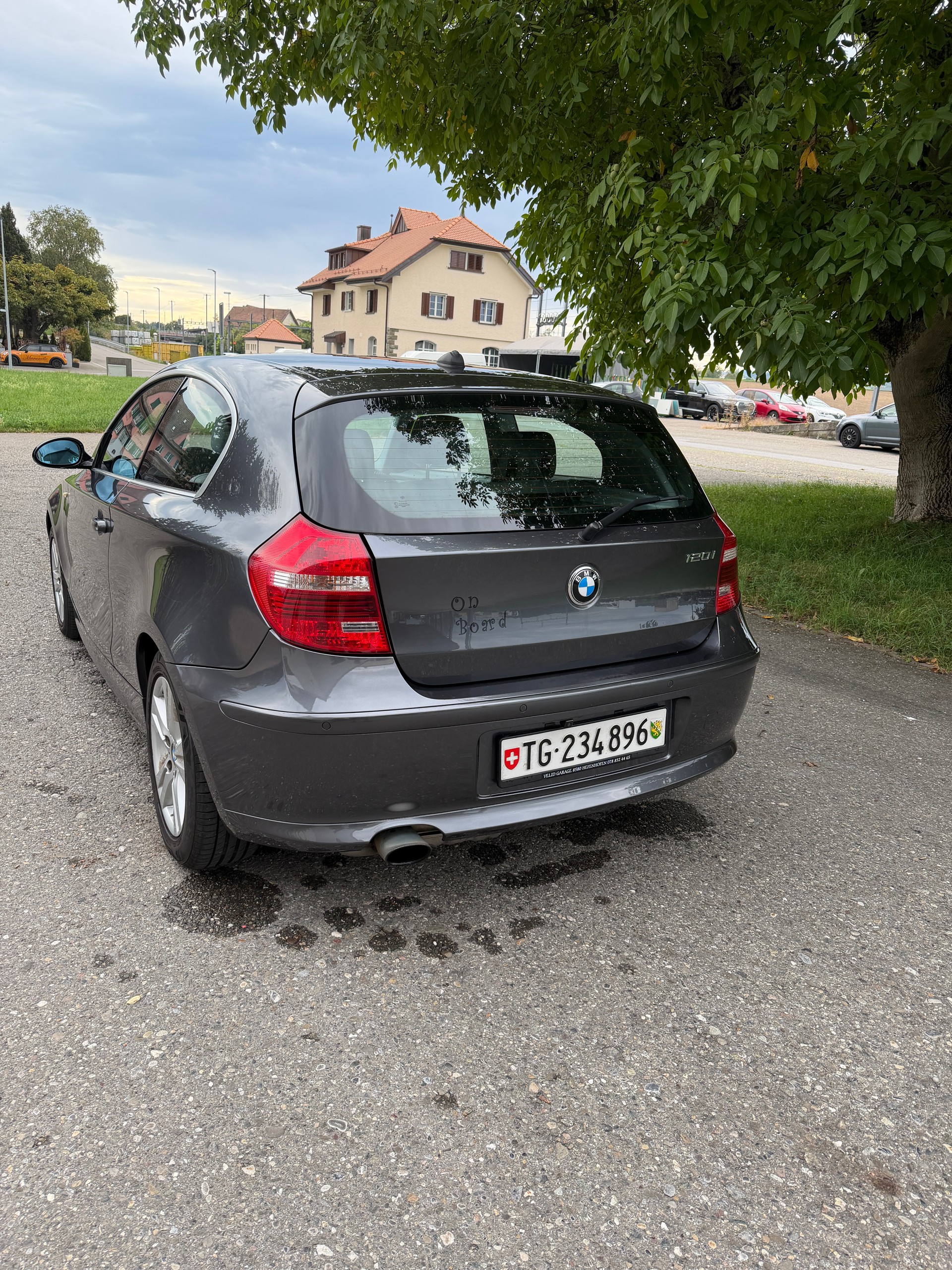 BMW 120i-image-2