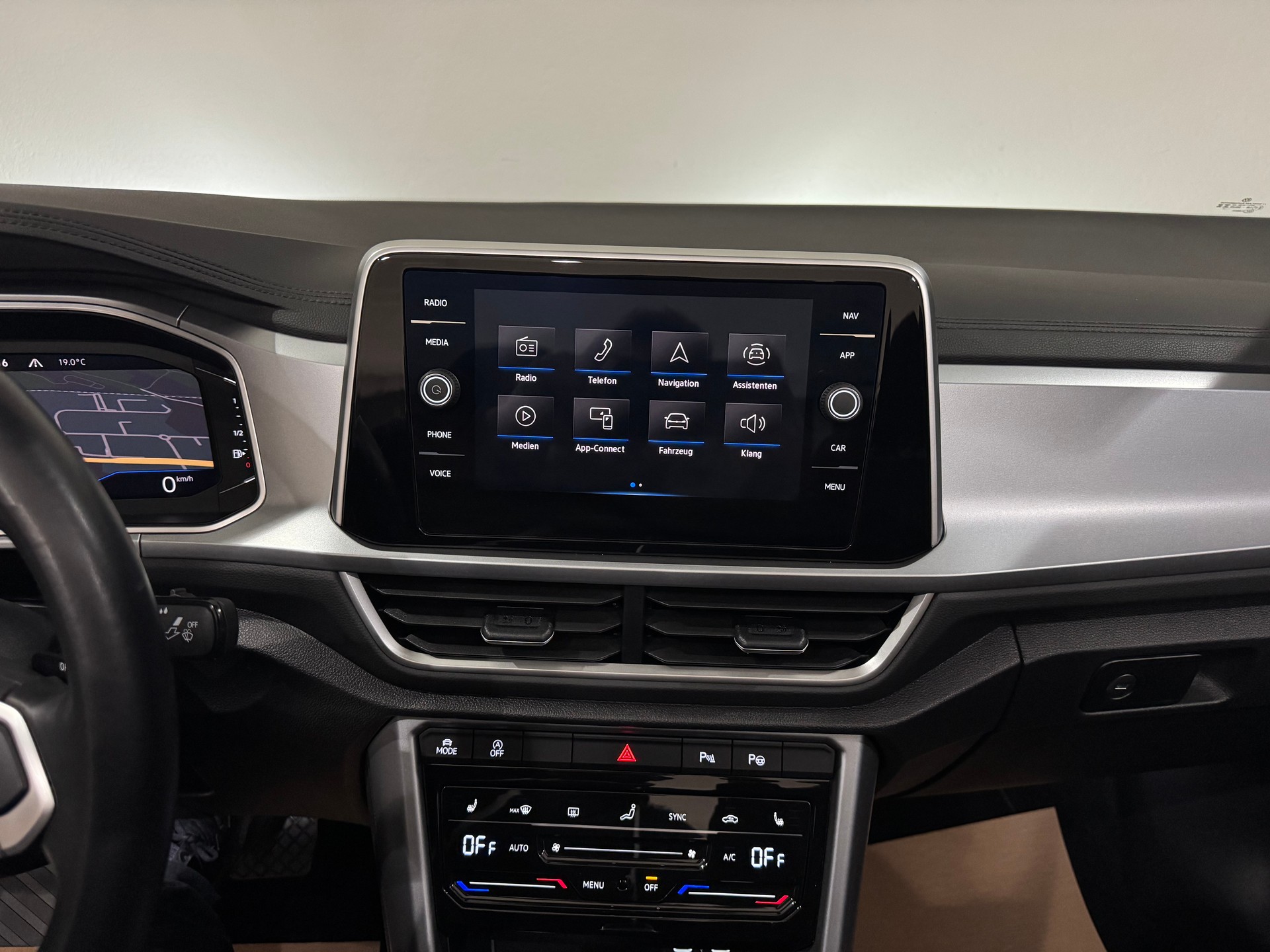 VW T-Roc Cabriolet 1.5 TSI EVO Style DSG | CH | 1.Hand |-image-23