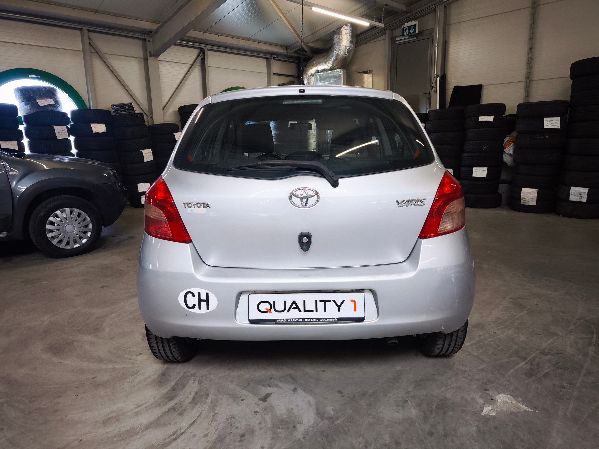 TOYOTA Yaris 1.3 Linea Sol-image-3