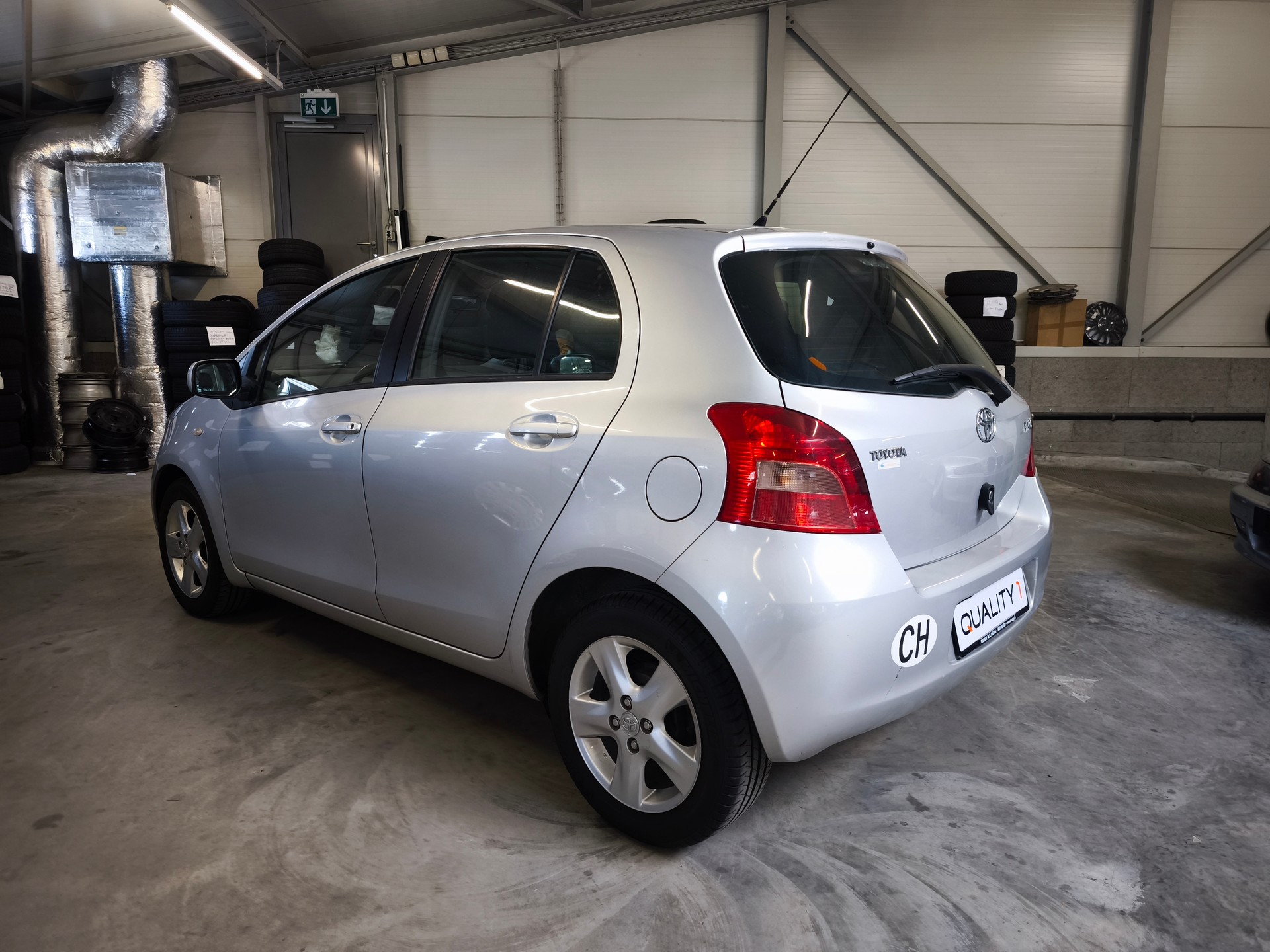 TOYOTA Yaris 1.3 Linea Sol-image-4