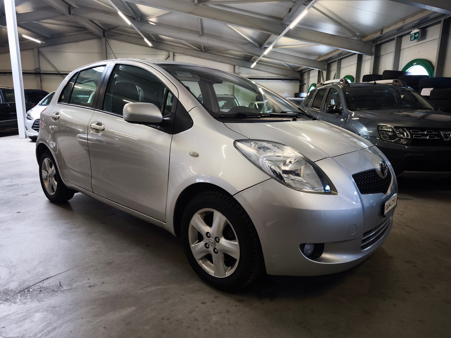TOYOTA Yaris 1.3 Linea Sol-image-1