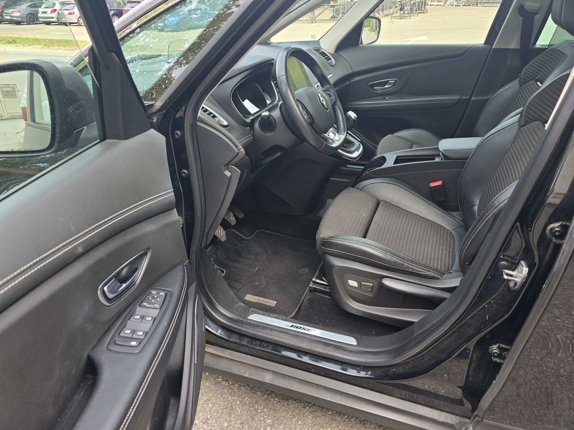 RENAULT Scénic 1.2 16V Turbo Bose-image-10