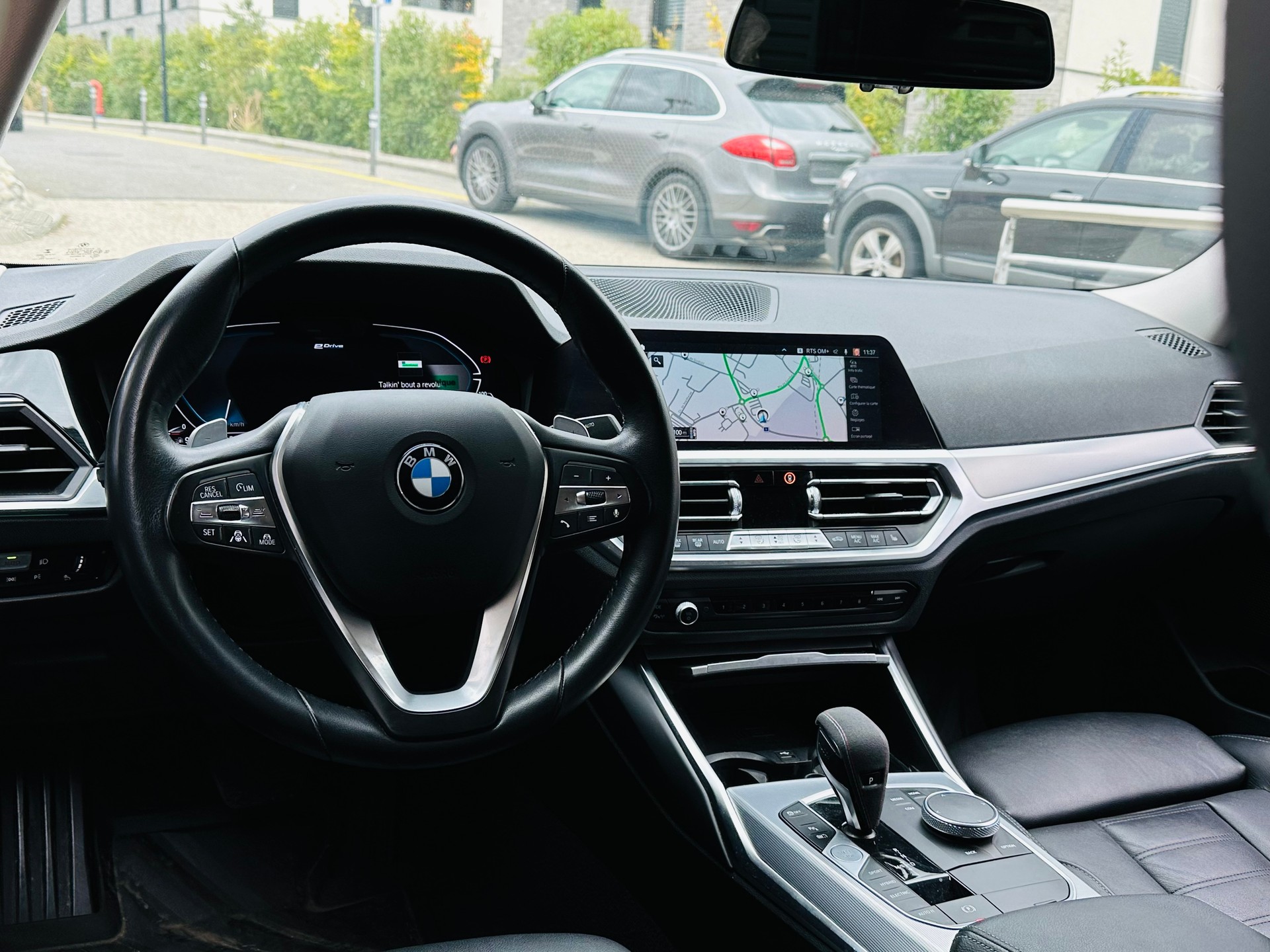 BMW 330e xDrive Steptronic-image-18