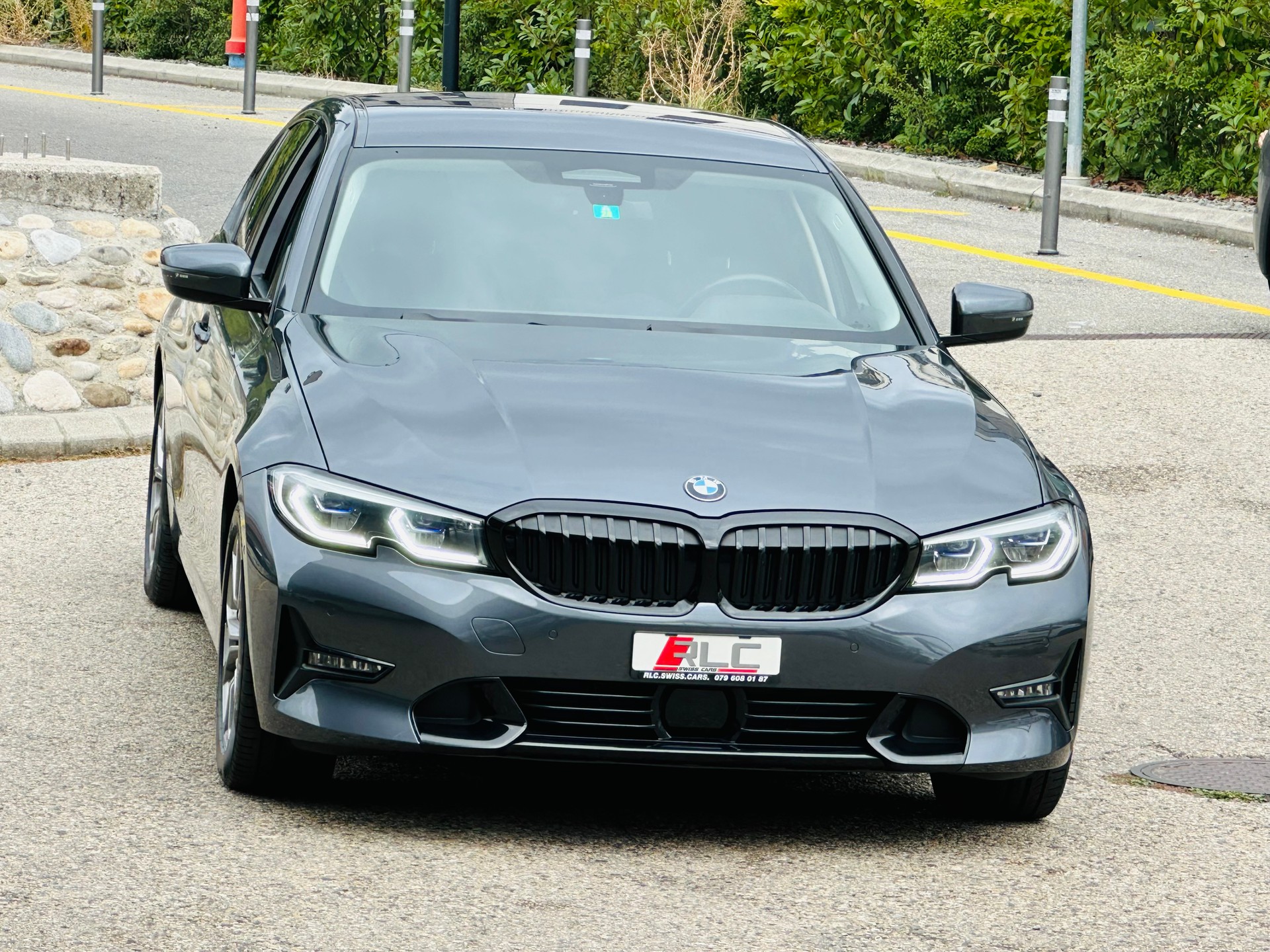 BMW 330e xDrive Steptronic-image-6