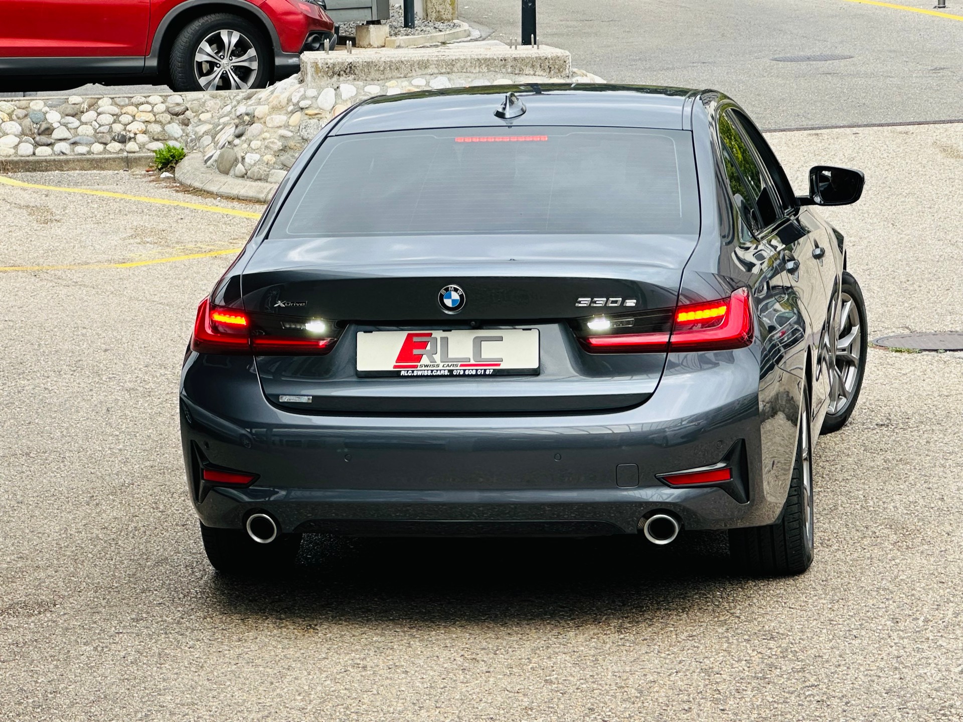BMW 330e xDrive Steptronic-image-10