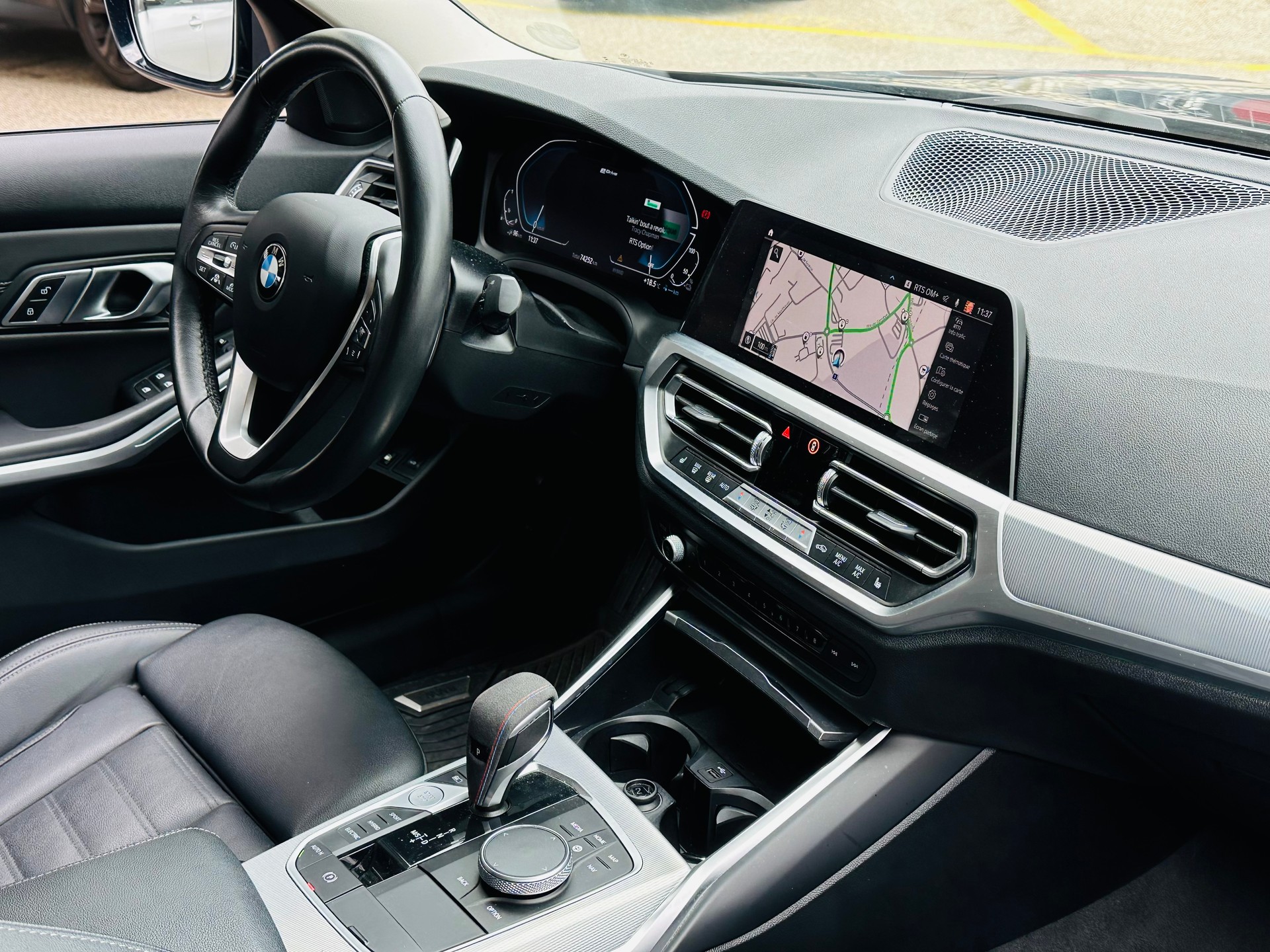 BMW 330e xDrive Steptronic-image-17