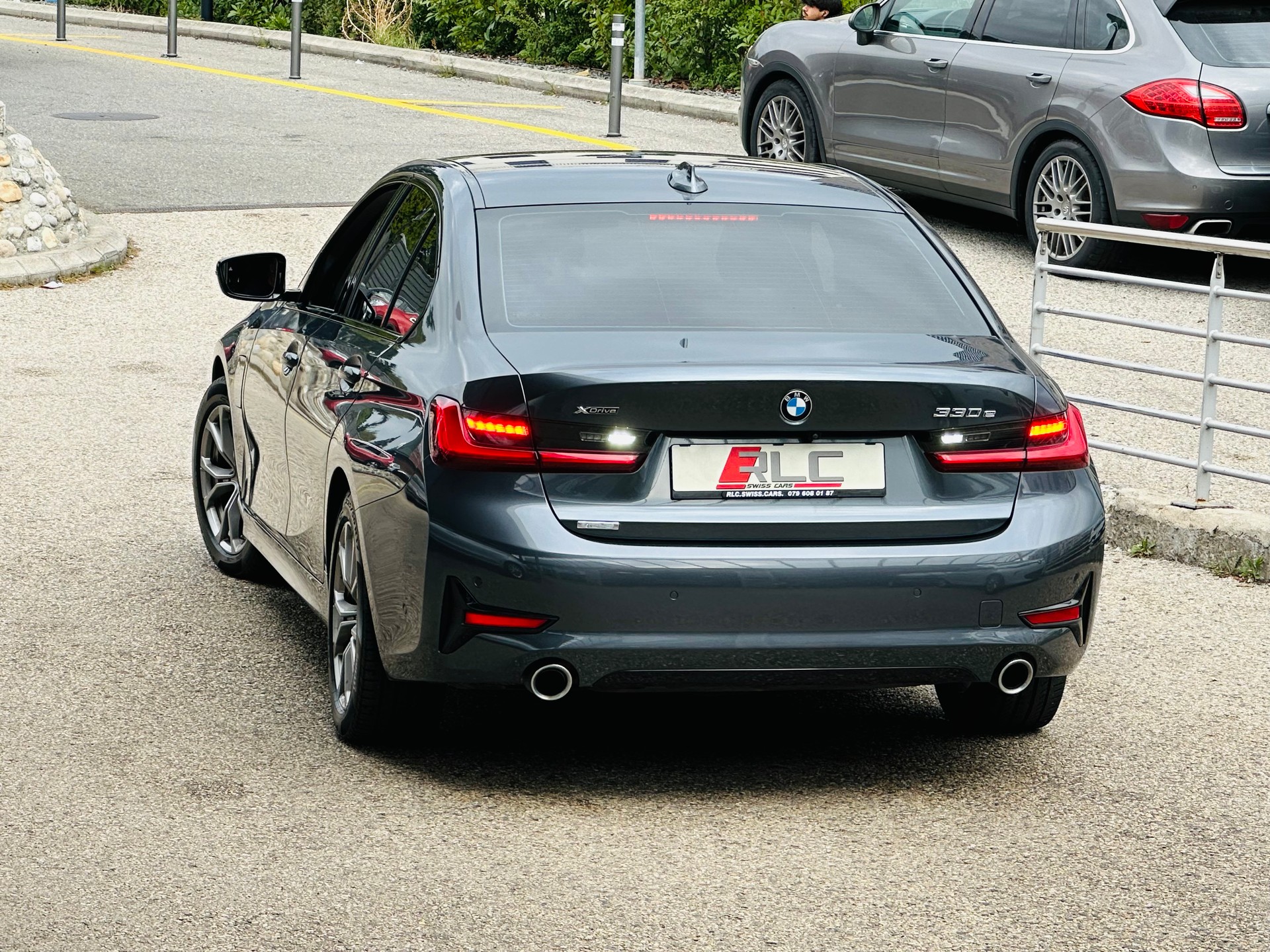 BMW 330e xDrive Steptronic-image-8