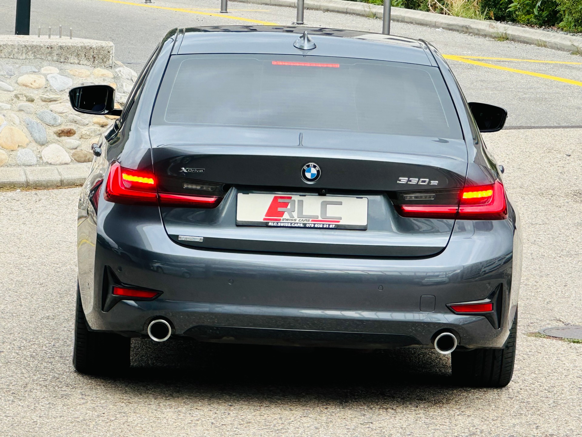 BMW 330e xDrive Steptronic-image-7