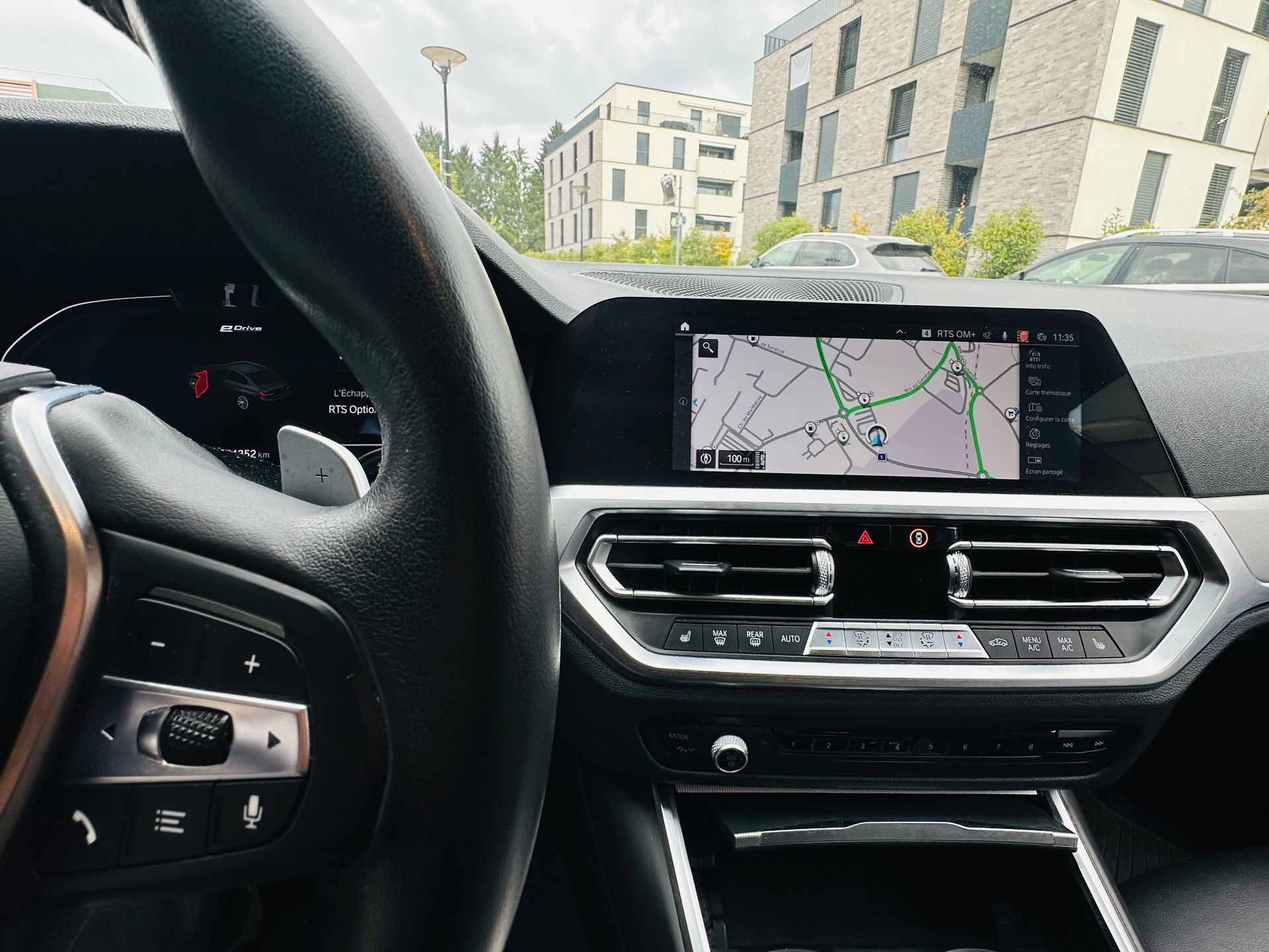 BMW 330e xDrive Steptronic-image-13