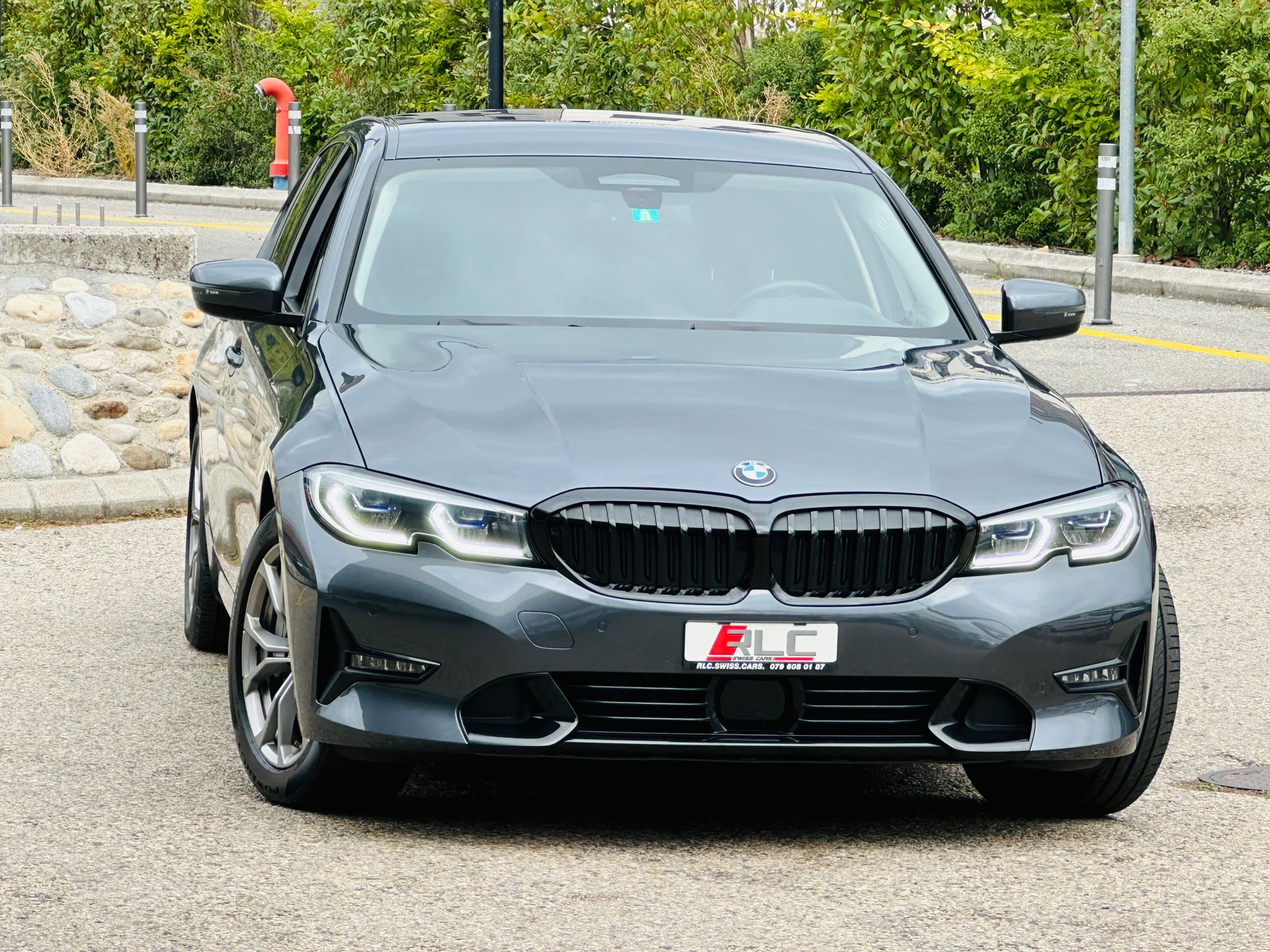 BMW 330e xDrive Steptronic-image-2