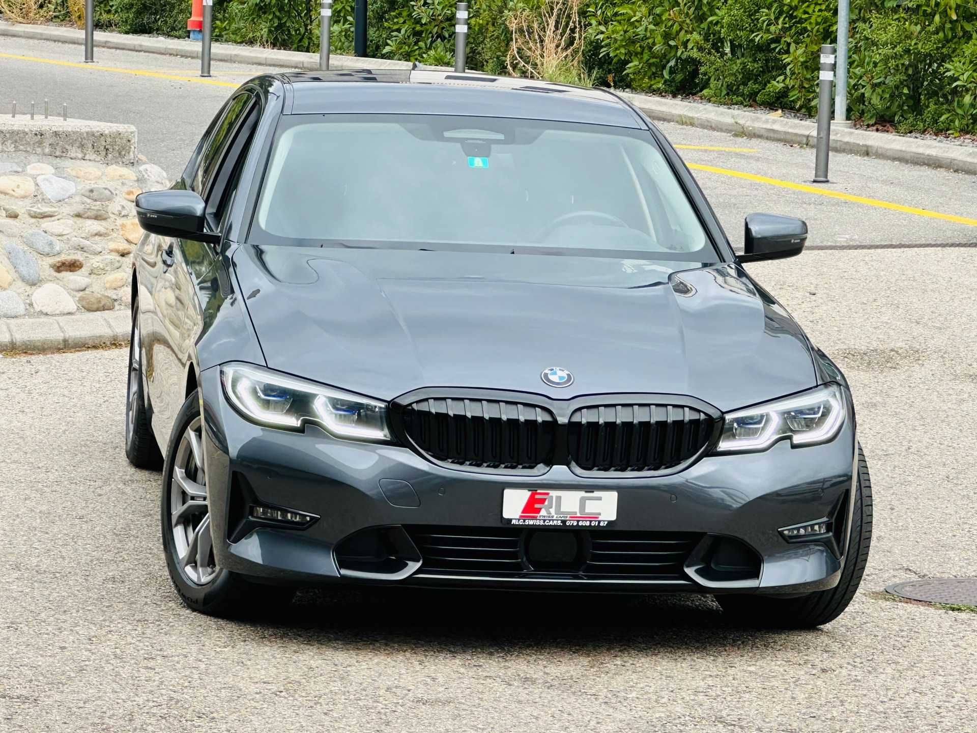 BMW 330e xDrive Steptronic-image-3