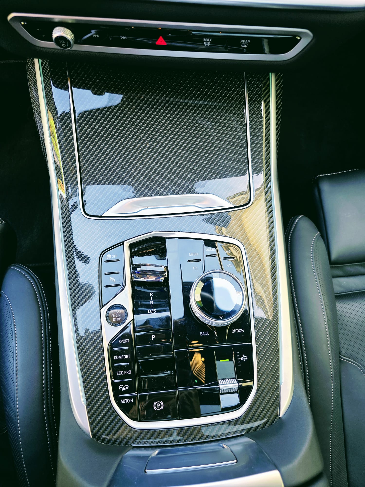 BMW M60i-image-7