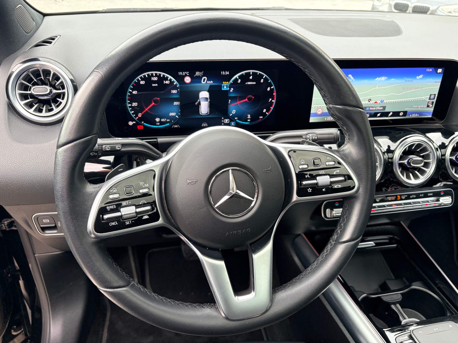 MERCEDES-BENZ GLA 250 4Matic 8G-DCT-image-9