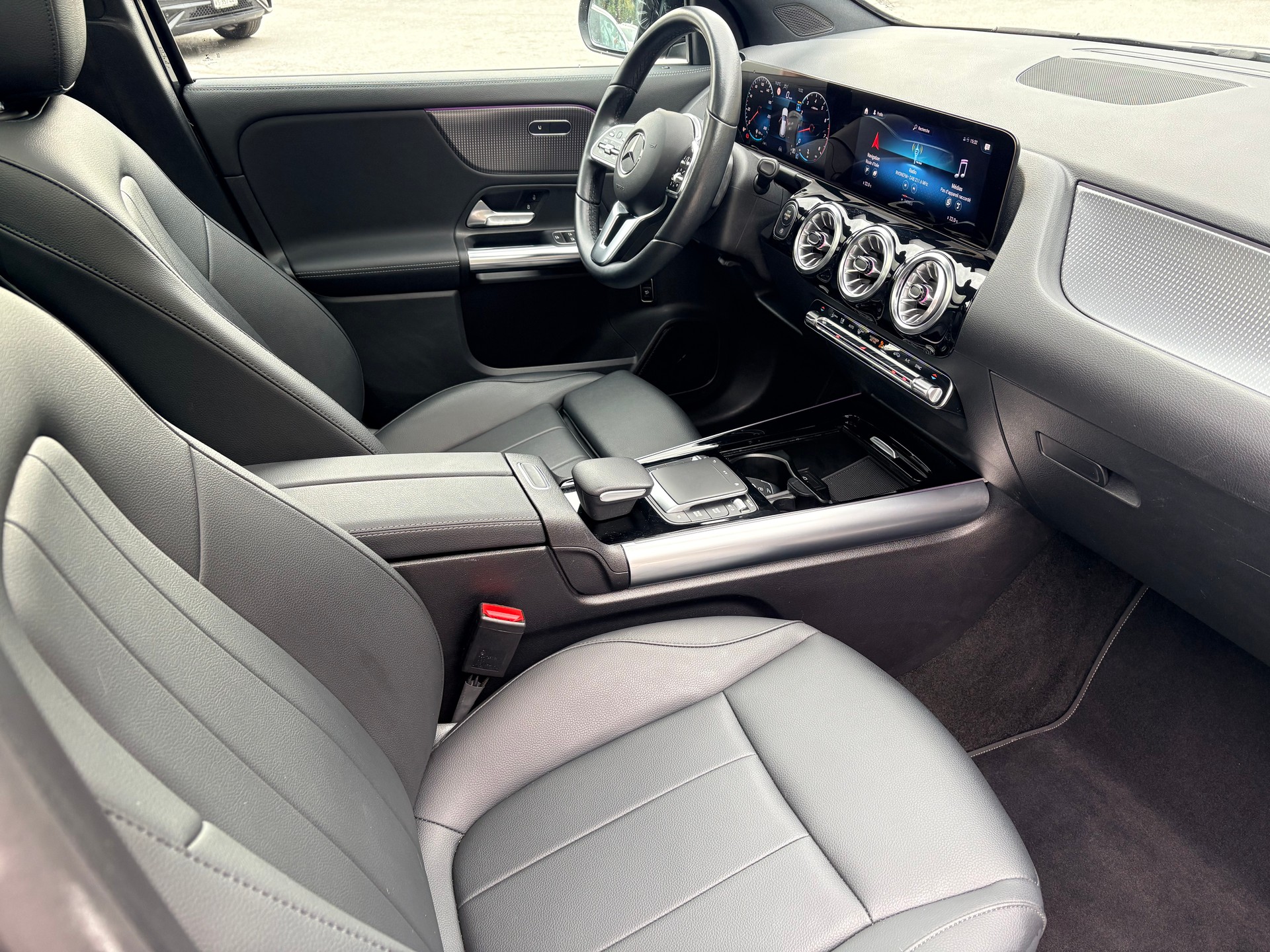 MERCEDES-BENZ GLA 250 4Matic 8G-DCT-image-8