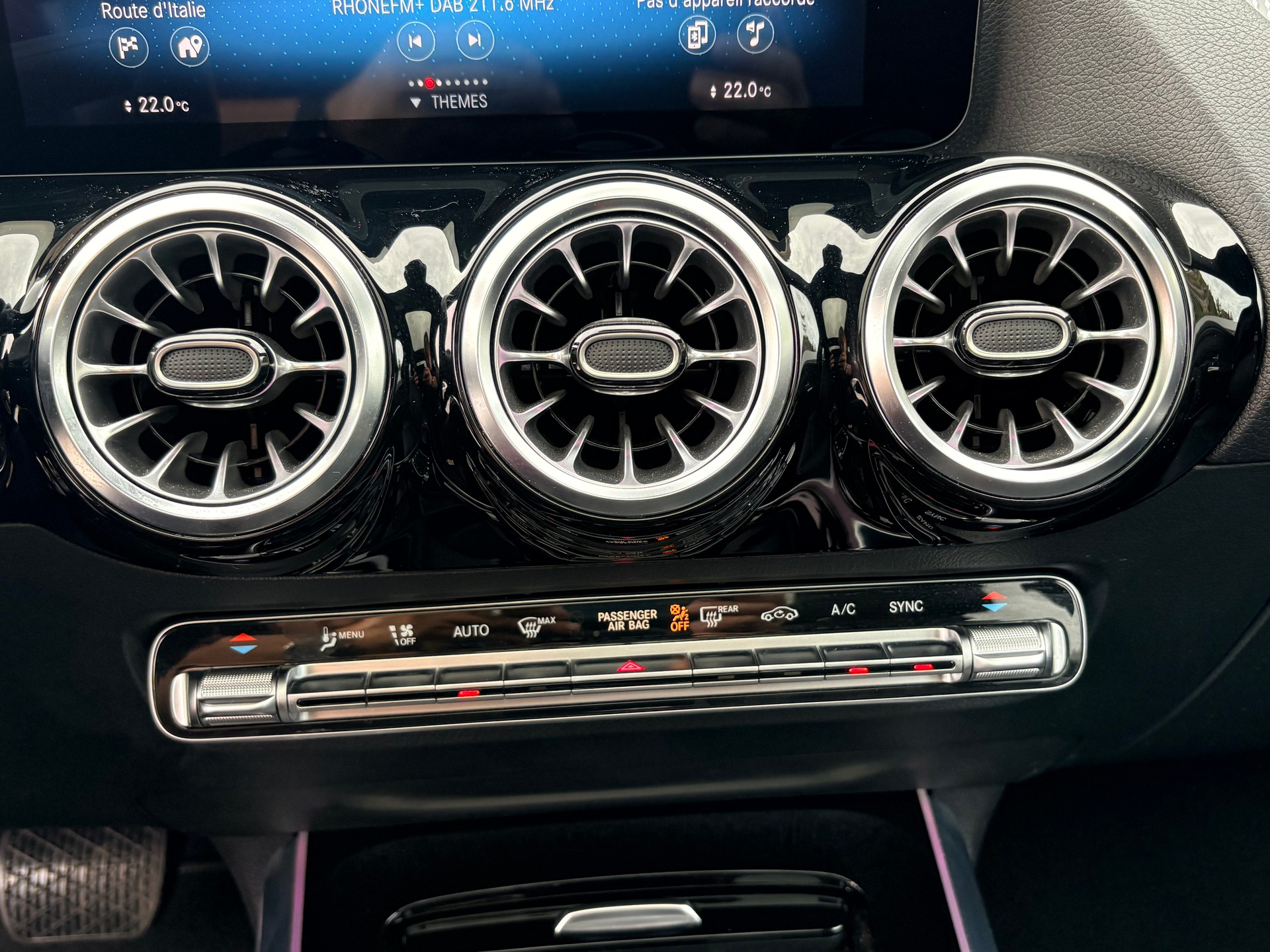 MERCEDES-BENZ GLA 250 4Matic 8G-DCT-image-12