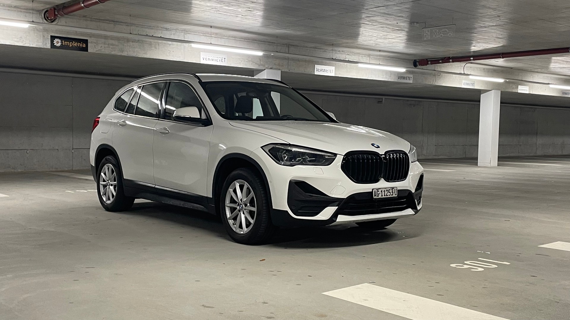 BMW X1 xDrive 18d xLine Steptronic-showroom-element-2