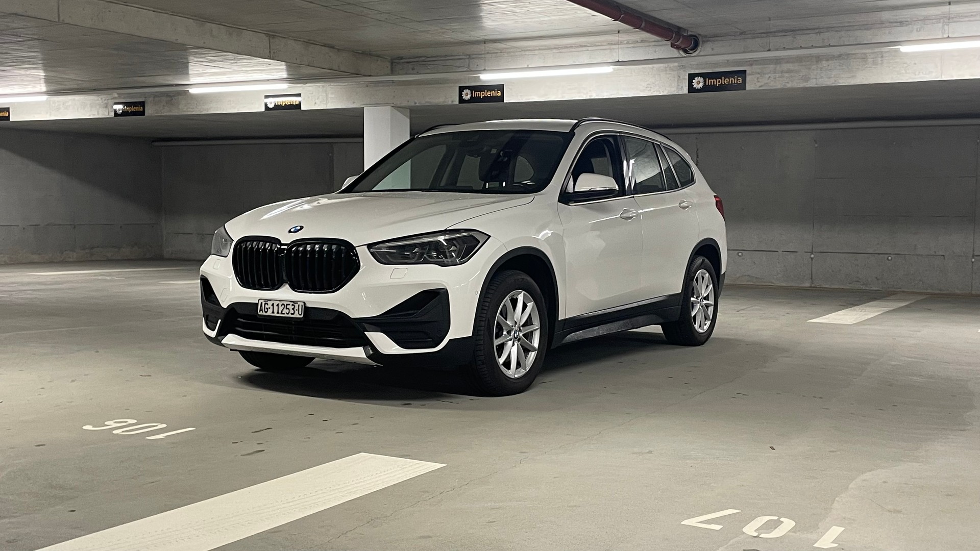 BMW X1 xDrive 18d xLine Steptronic-showroom-element-3