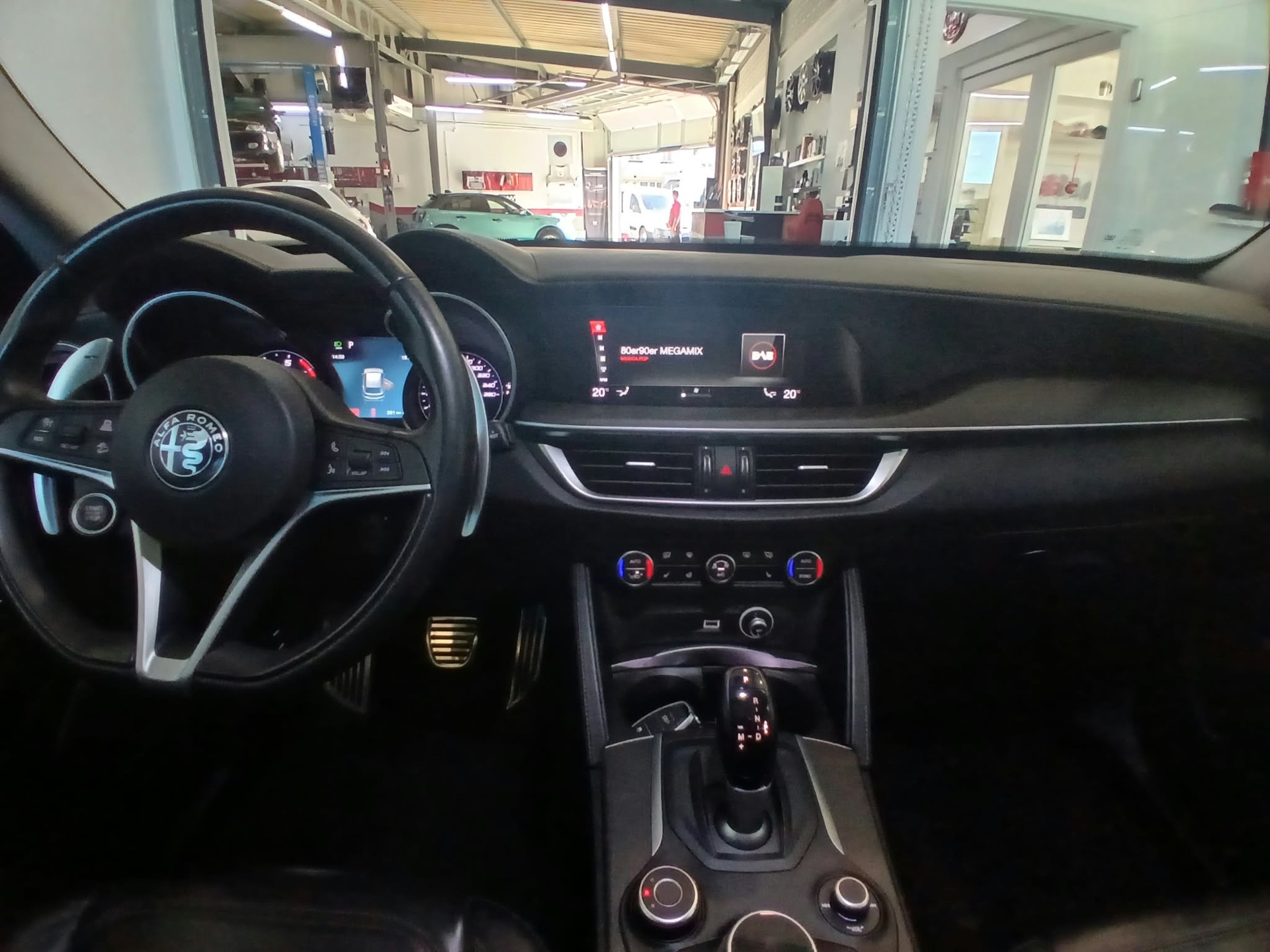 ALFA ROMEO Stelvio 2.0 Executive Q4 Automatic-image-8