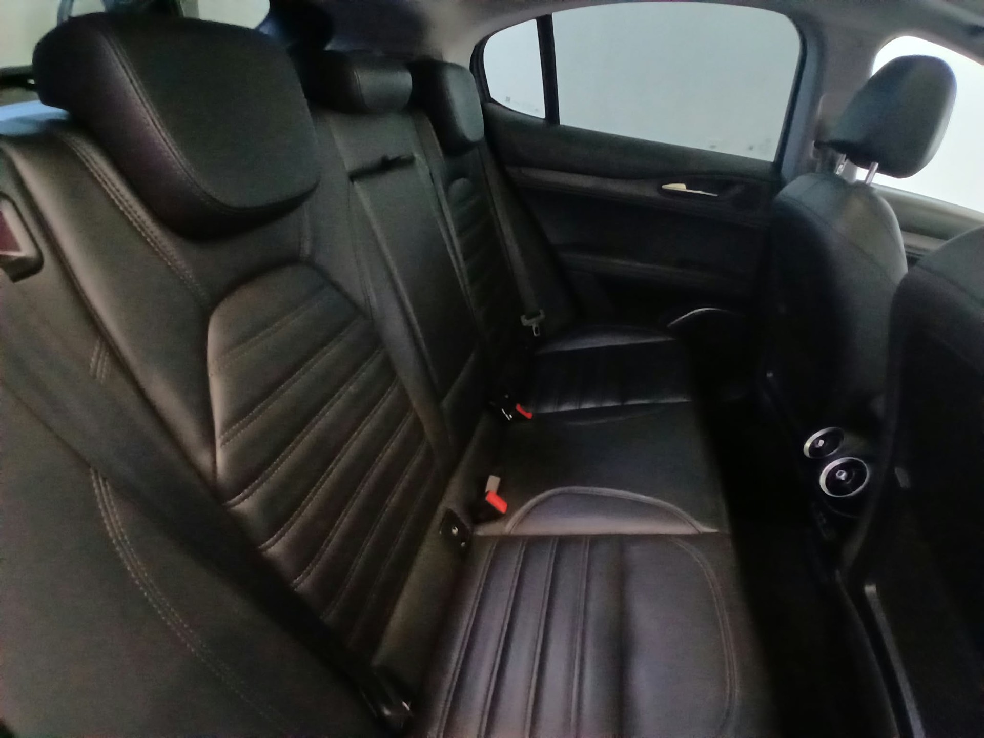 ALFA ROMEO Stelvio 2.0 Executive Q4 Automatic-image-14