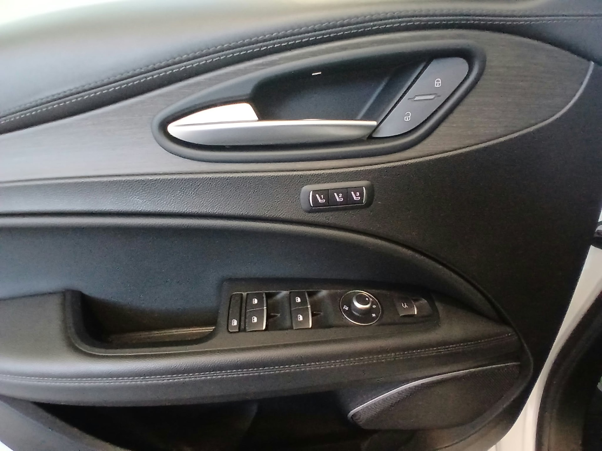 ALFA ROMEO Stelvio 2.0 Executive Q4 Automatic-image-11