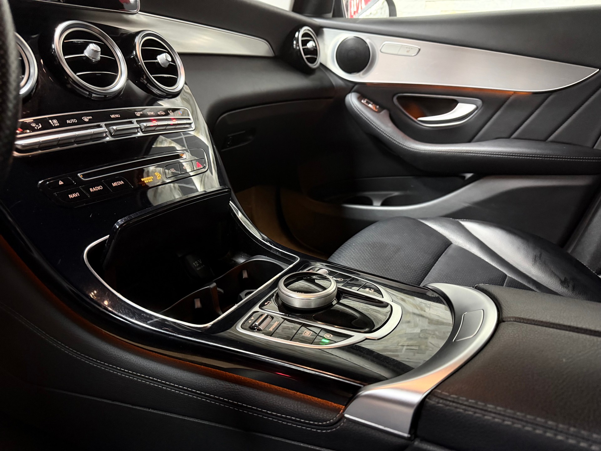 MERCEDES-BENZ GLC Coupé 250 d AMG Line 4Matic 9G-Tronic-image-17