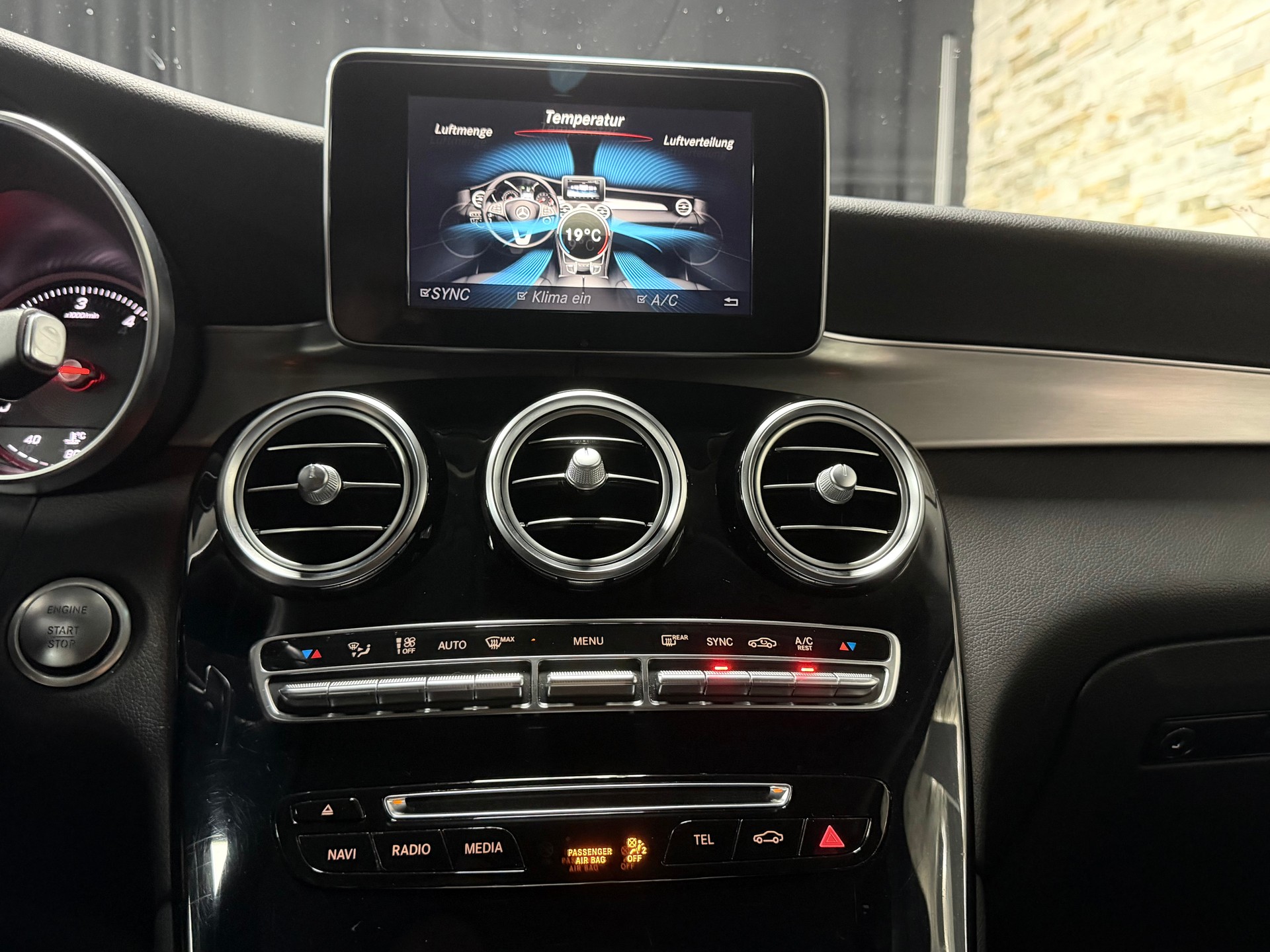 MERCEDES-BENZ GLC Coupé 250 d AMG Line 4Matic 9G-Tronic-image-19