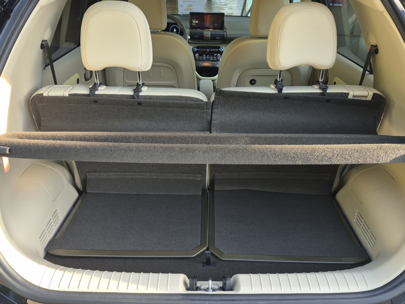 HYUNDAI Inster 49 kWh Electric Amplia Wärmepumpe-image-9
